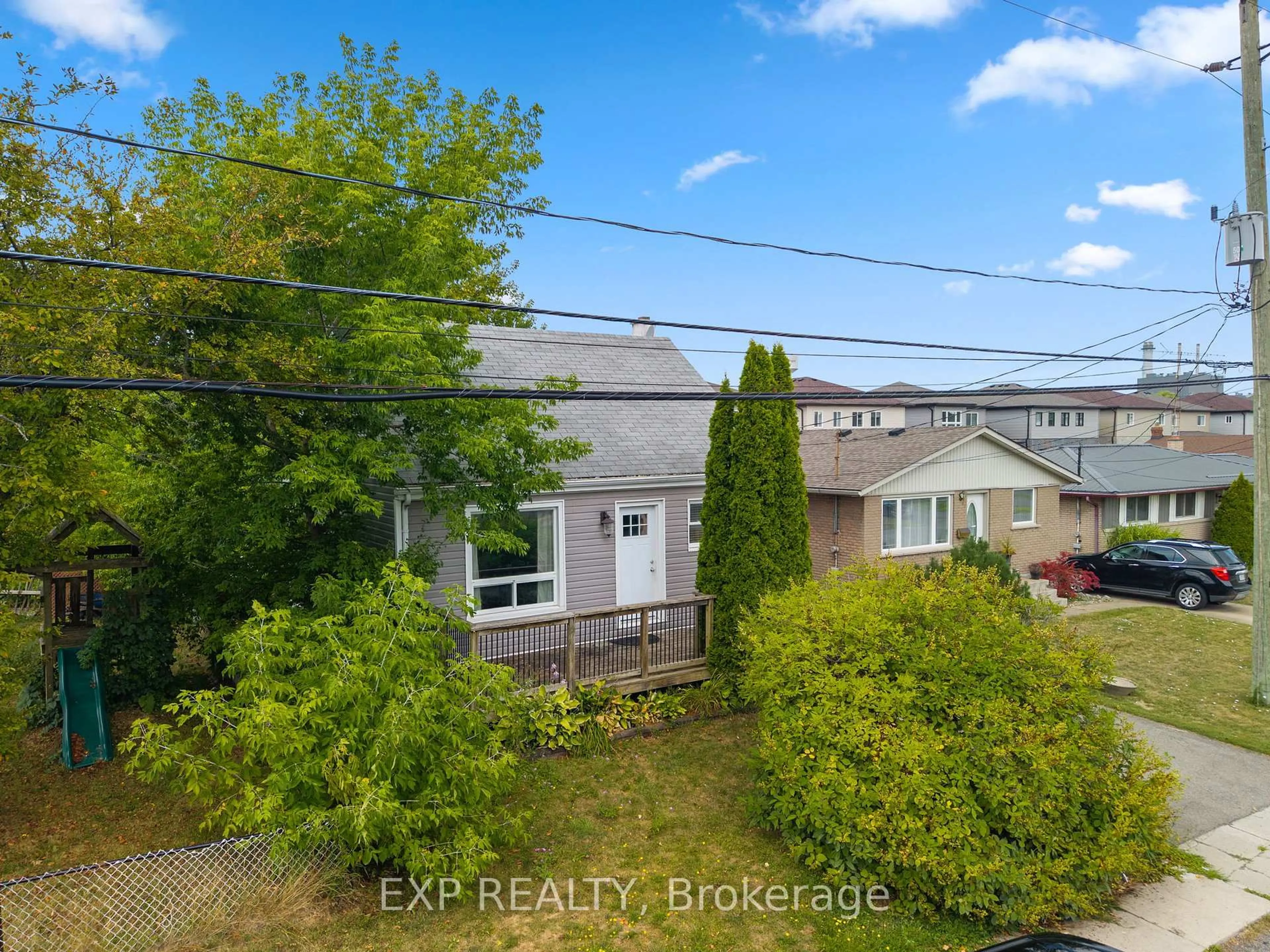 A pic from outside/outdoor area/front of a property/back of a property/a pic from drone, street for 229 Morton St, Thorold Ontario L2V 1C8