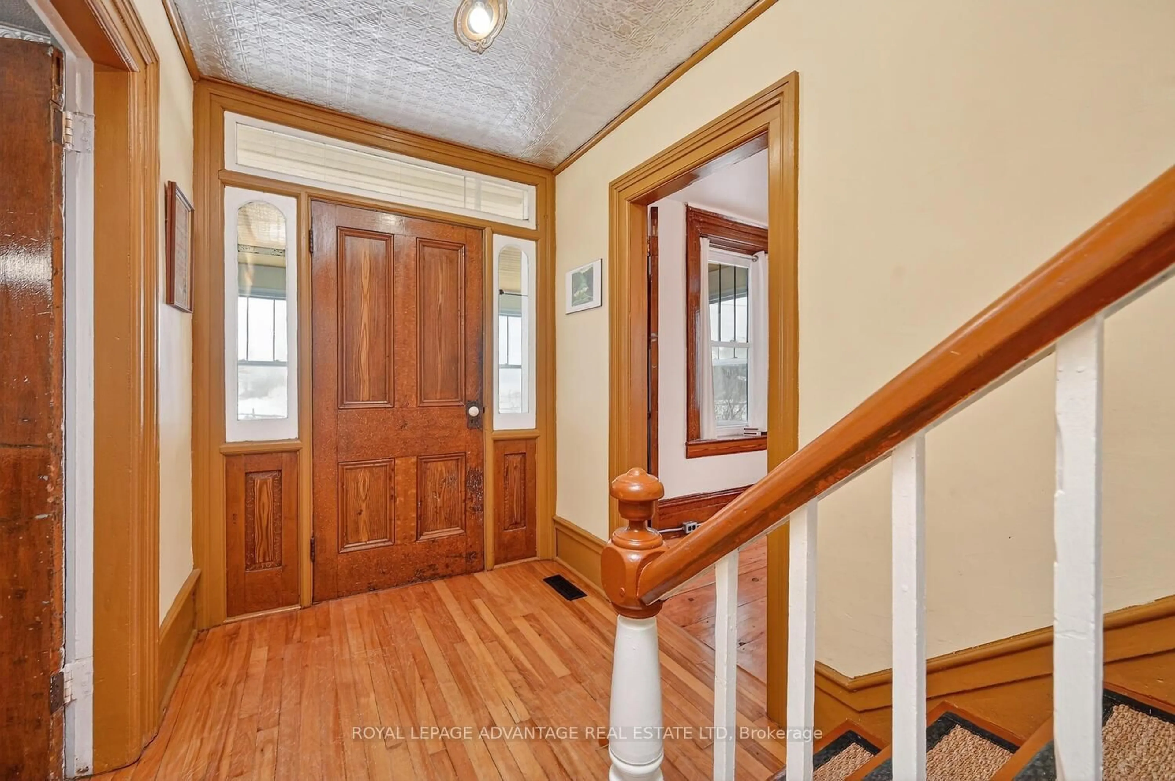 Indoor foyer for 3183A Thousand Acre Rd, Rideau Lakes Ontario K0G 1V0