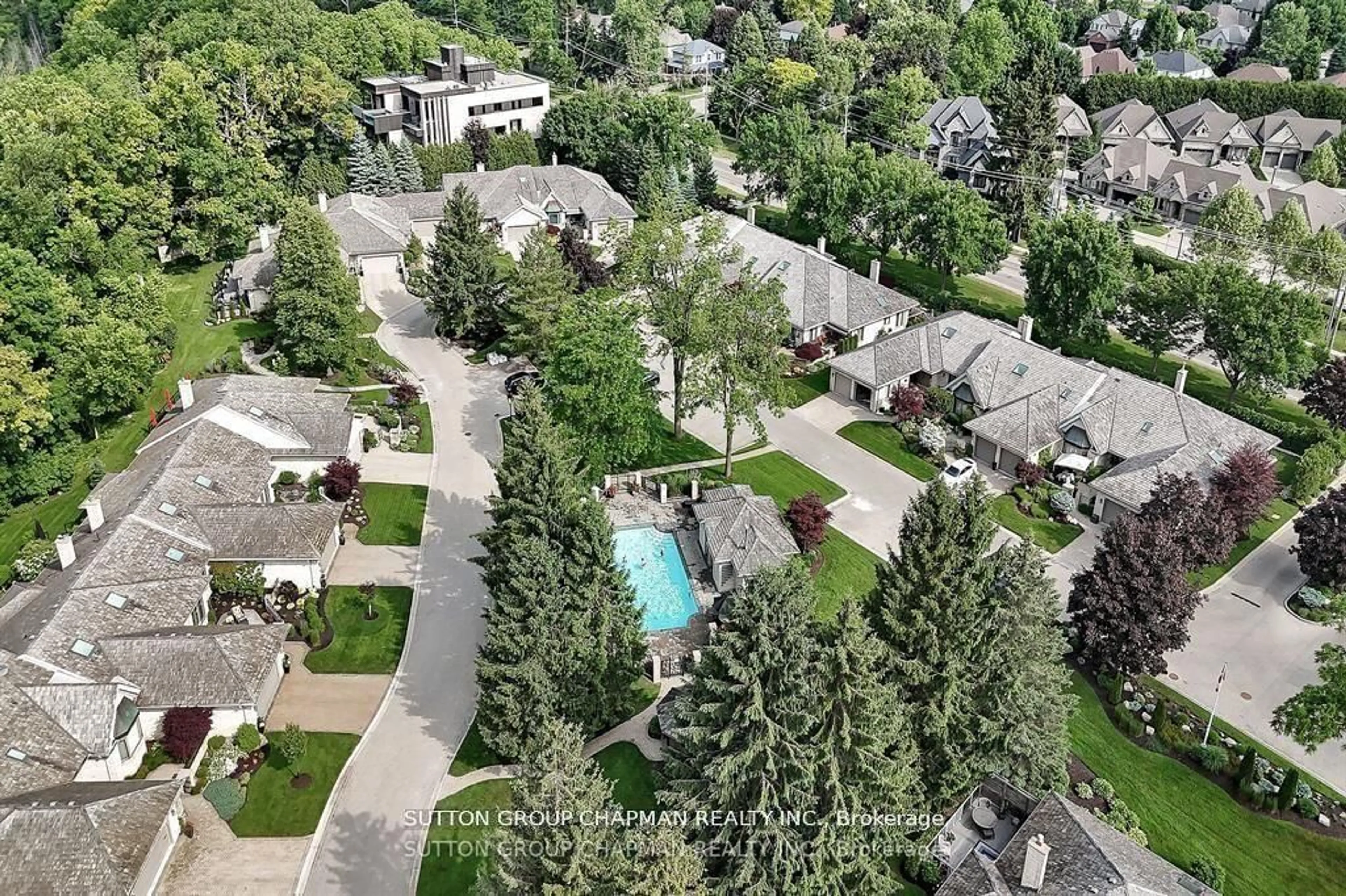 A pic from outside/outdoor area/front of a property/back of a property/a pic from drone, unknown for 1200 Riverside Dr #4, London North Ontario N6H 5C6