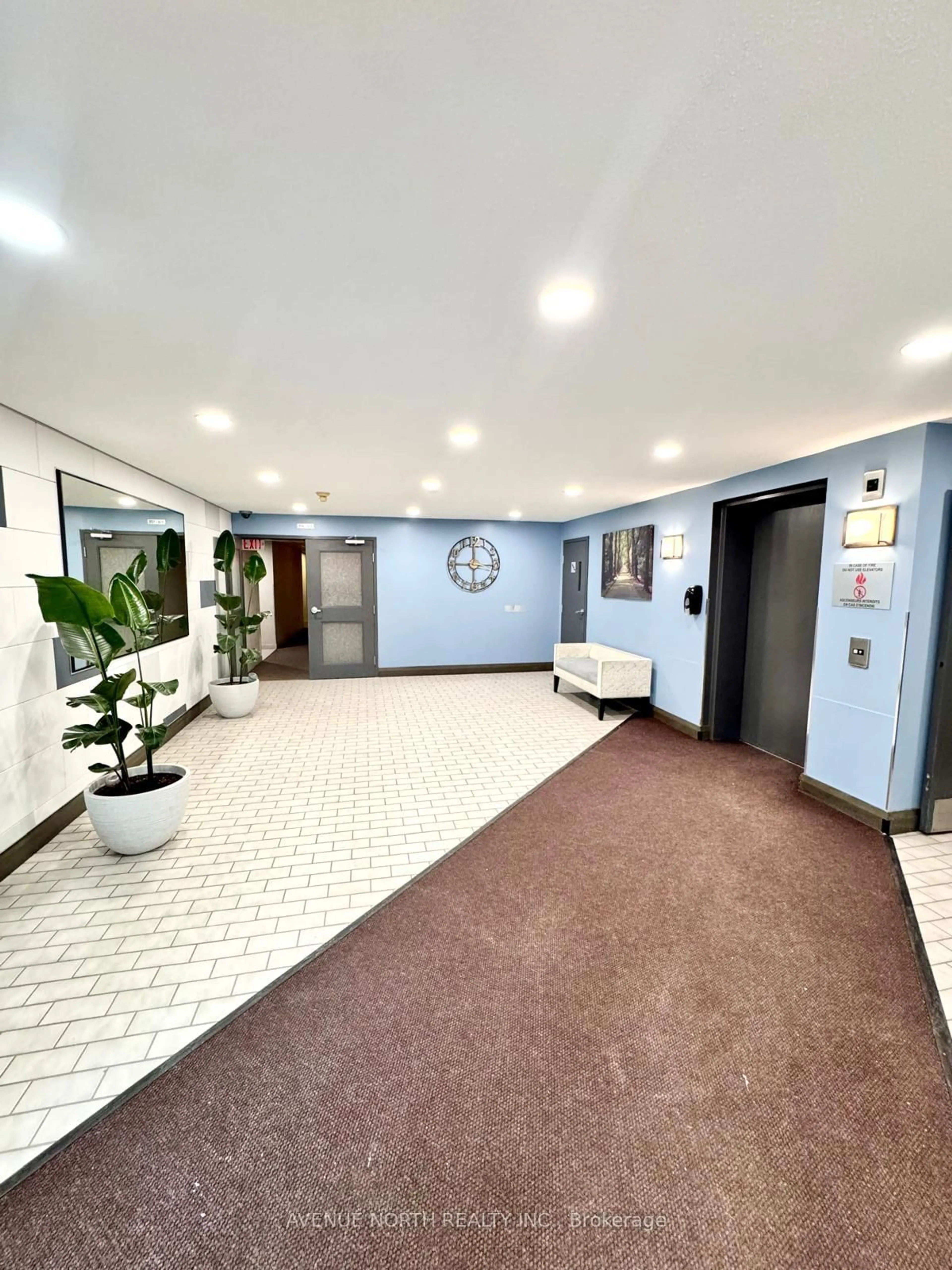 Indoor foyer for 318 Lorry Greenberg Dr #117, Ottawa Ontario K1T 2R5