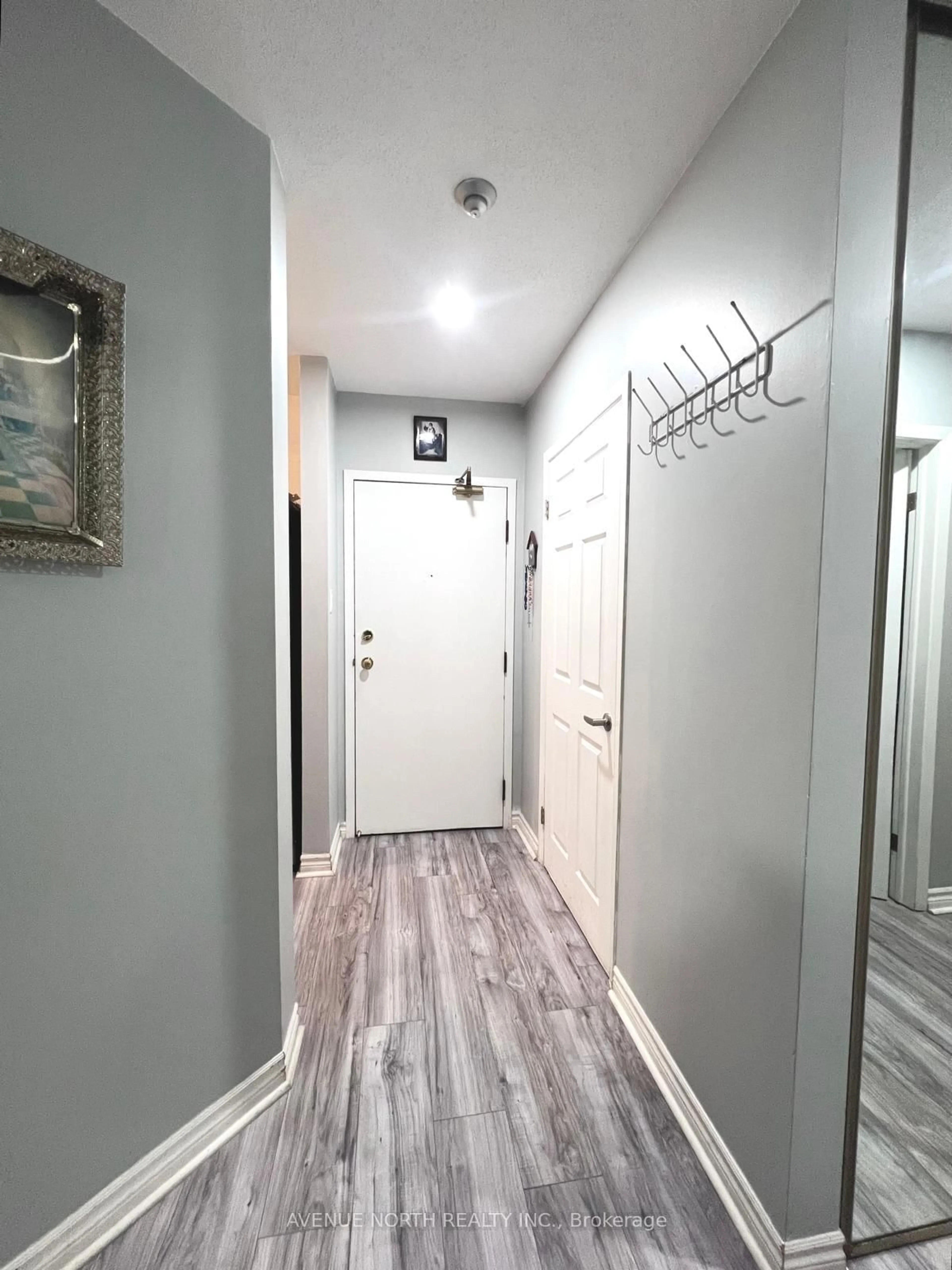 Indoor entryway for 318 Lorry Greenberg Dr #117, Ottawa Ontario K1T 2R5