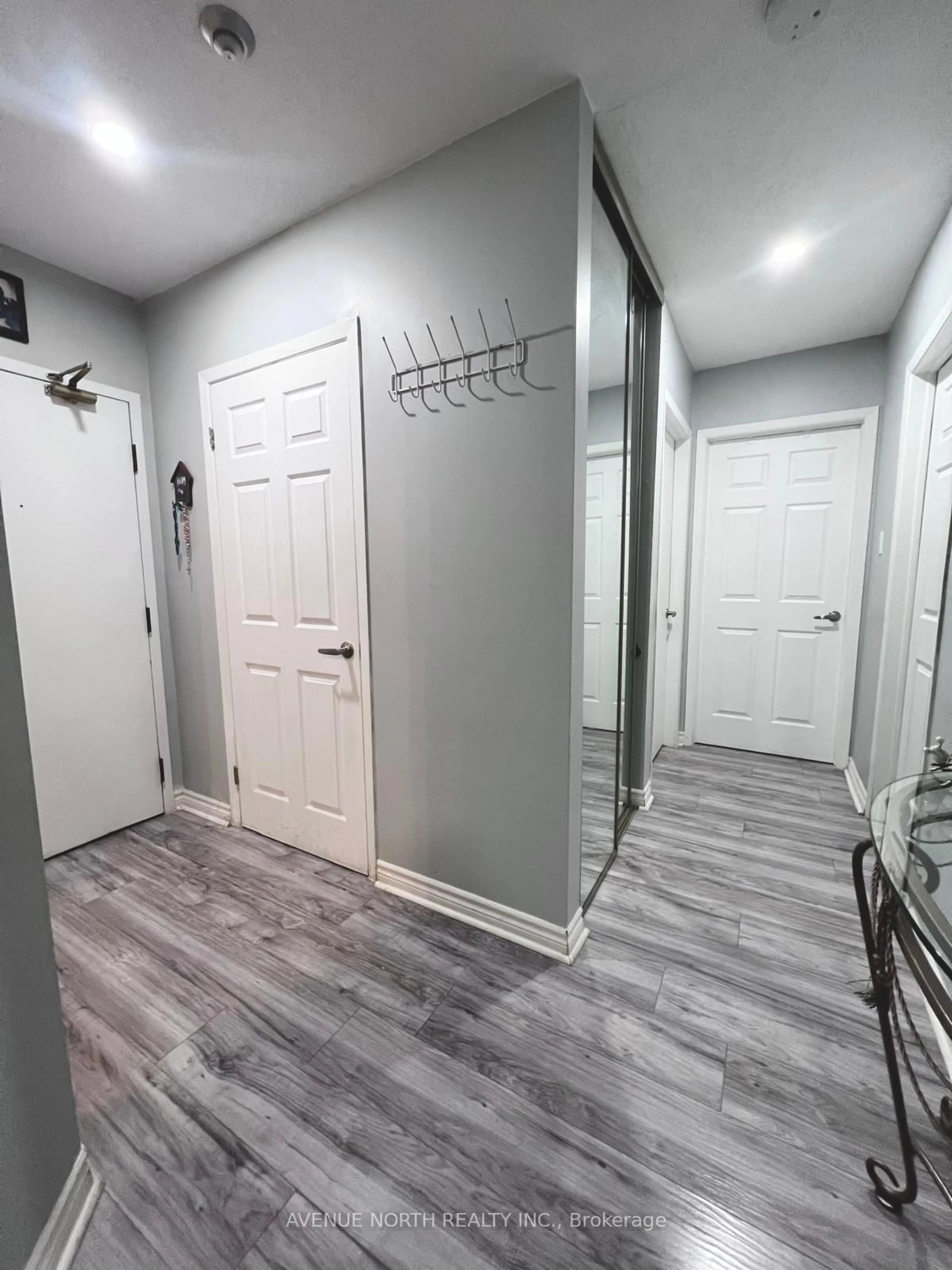 Indoor entryway for 318 Lorry Greenberg Dr #117, Ottawa Ontario K1T 2R5