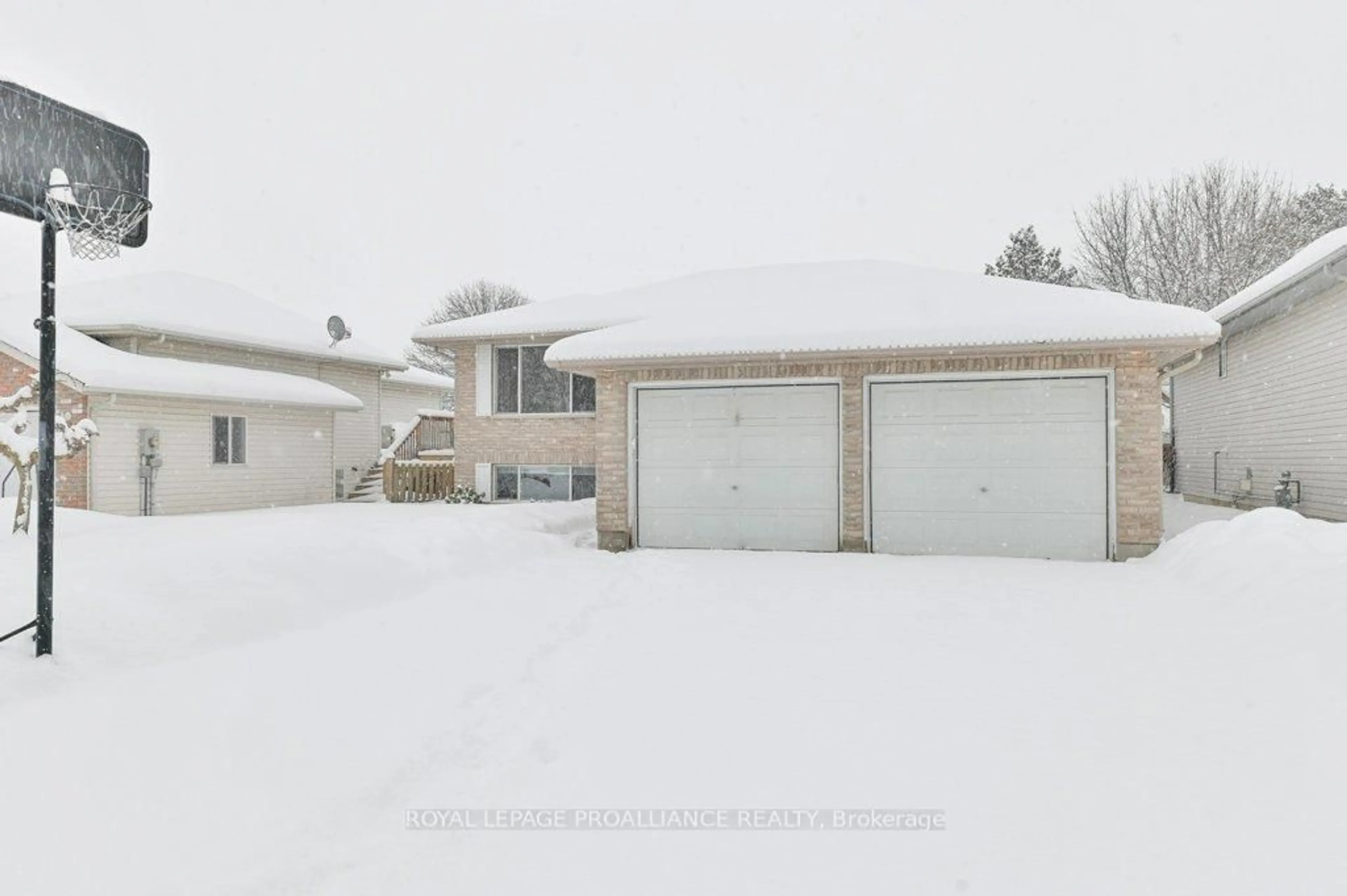 Unknown for 8 Gilmour Crt, Quinte West Ontario K8V 6V6