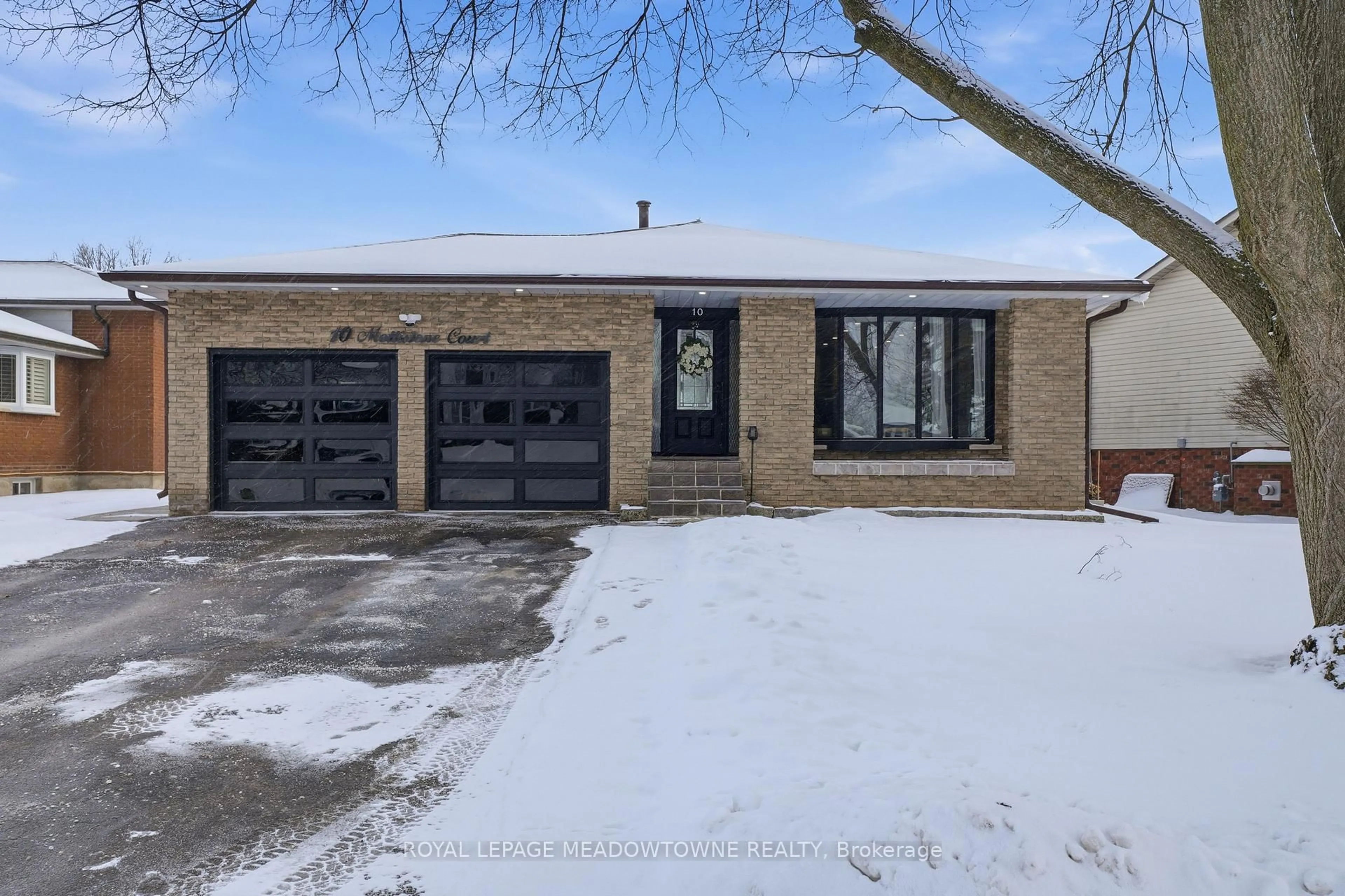 Home with brick exterior material, street for 10 Mottistone Crt, Brantford Ontario N3R 6L1
