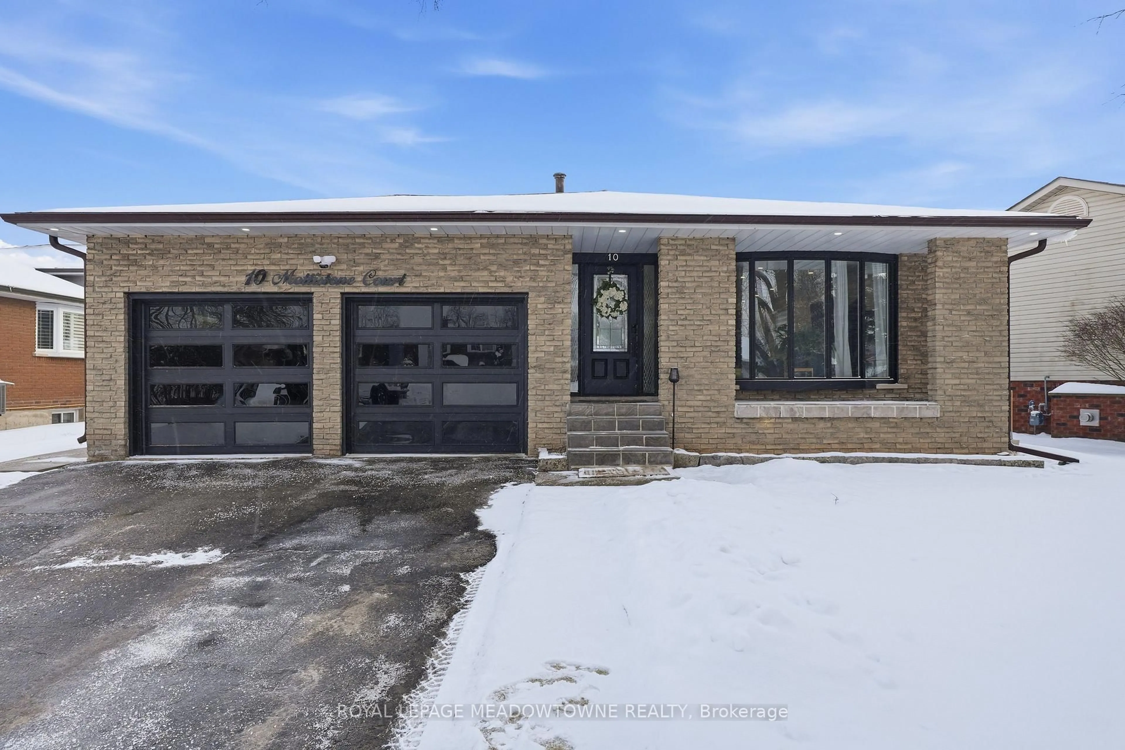 Home with brick exterior material, street for 10 Mottistone Crt, Brantford Ontario N3R 6L1