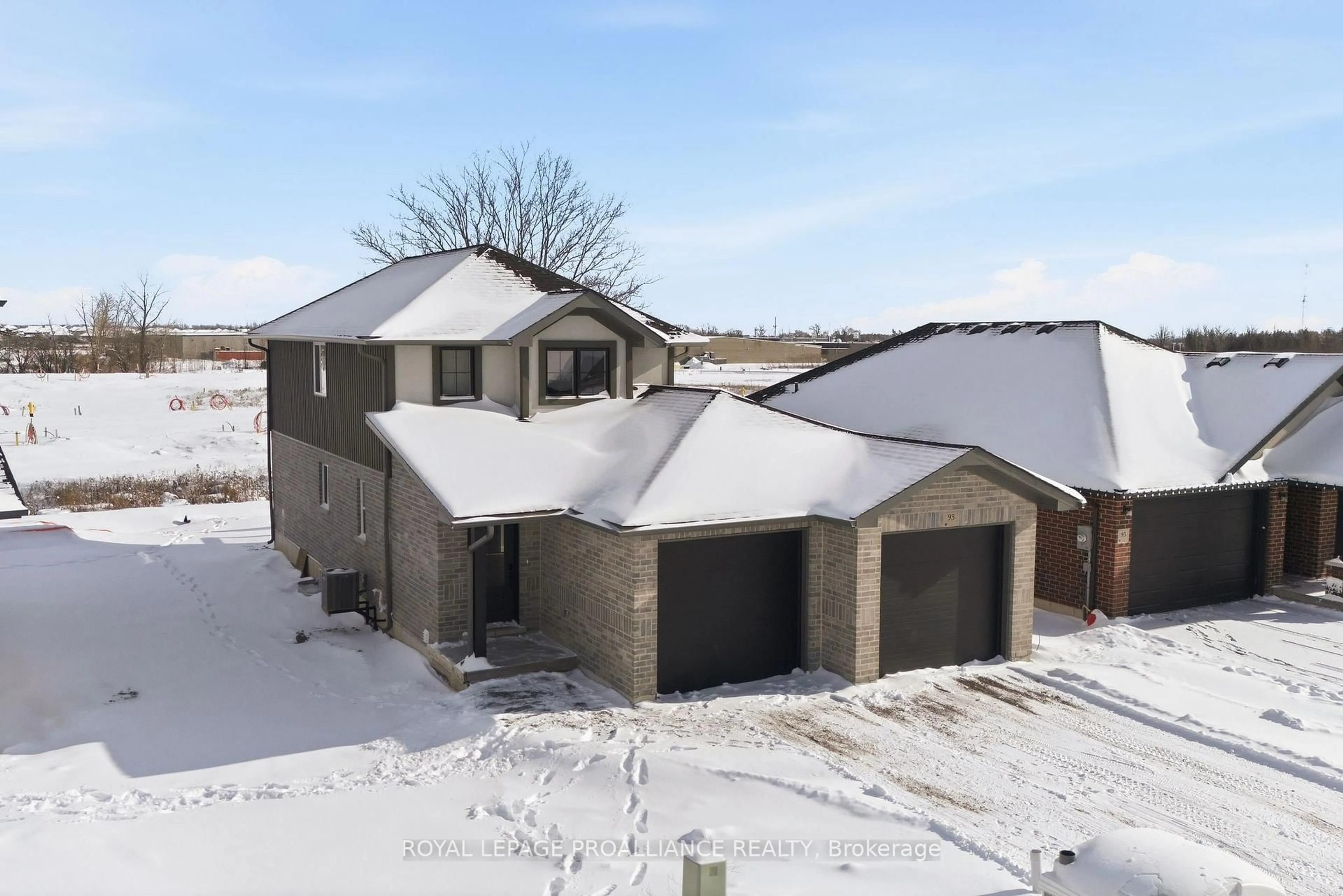 A pic from outside/outdoor area/front of a property/back of a property/a pic from drone, building for 93 Raycroft Dr, Belleville Ontario K8N 0R5