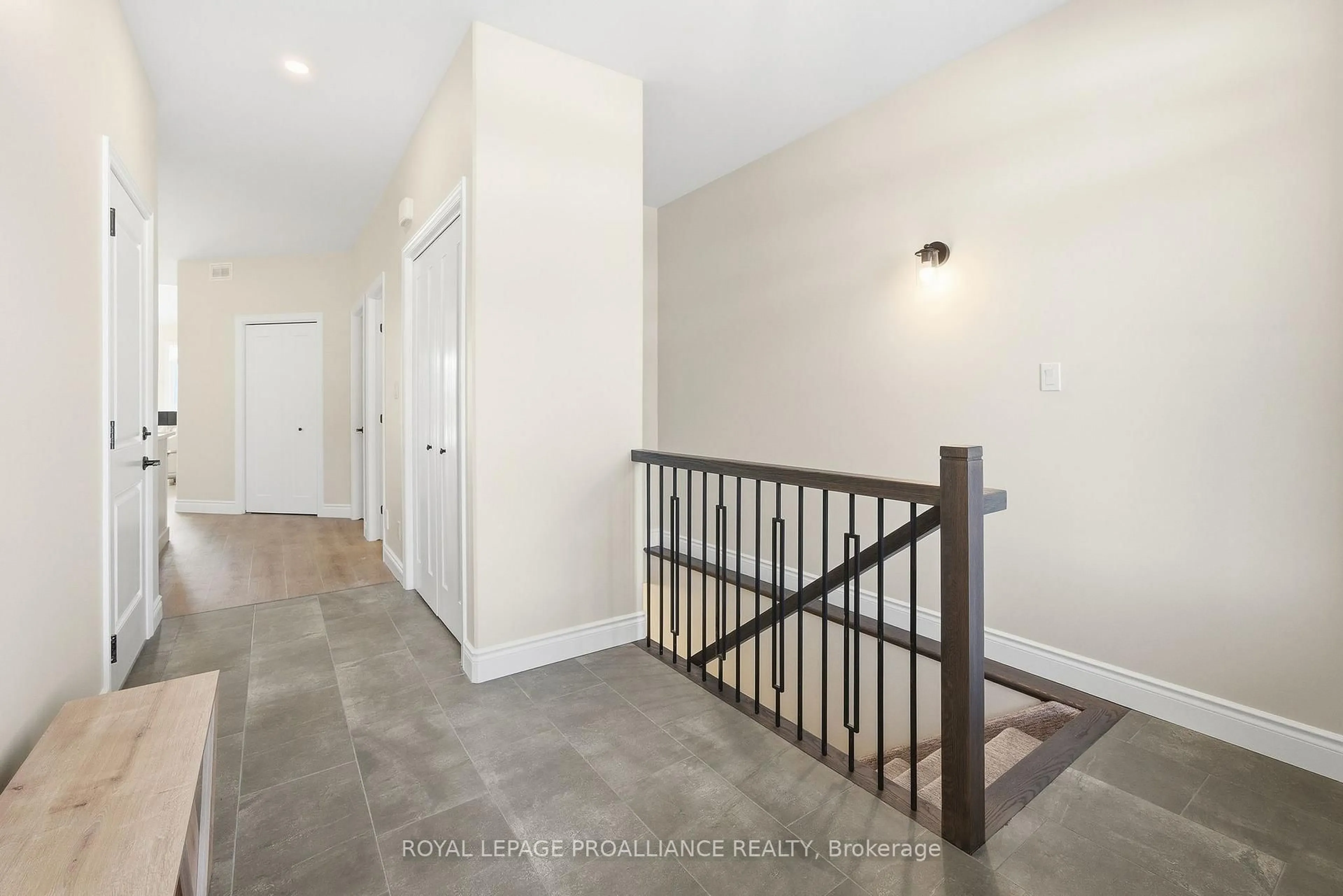 Indoor entryway for 62 Raycroft Dr, Belleville Ontario K8N 0R4