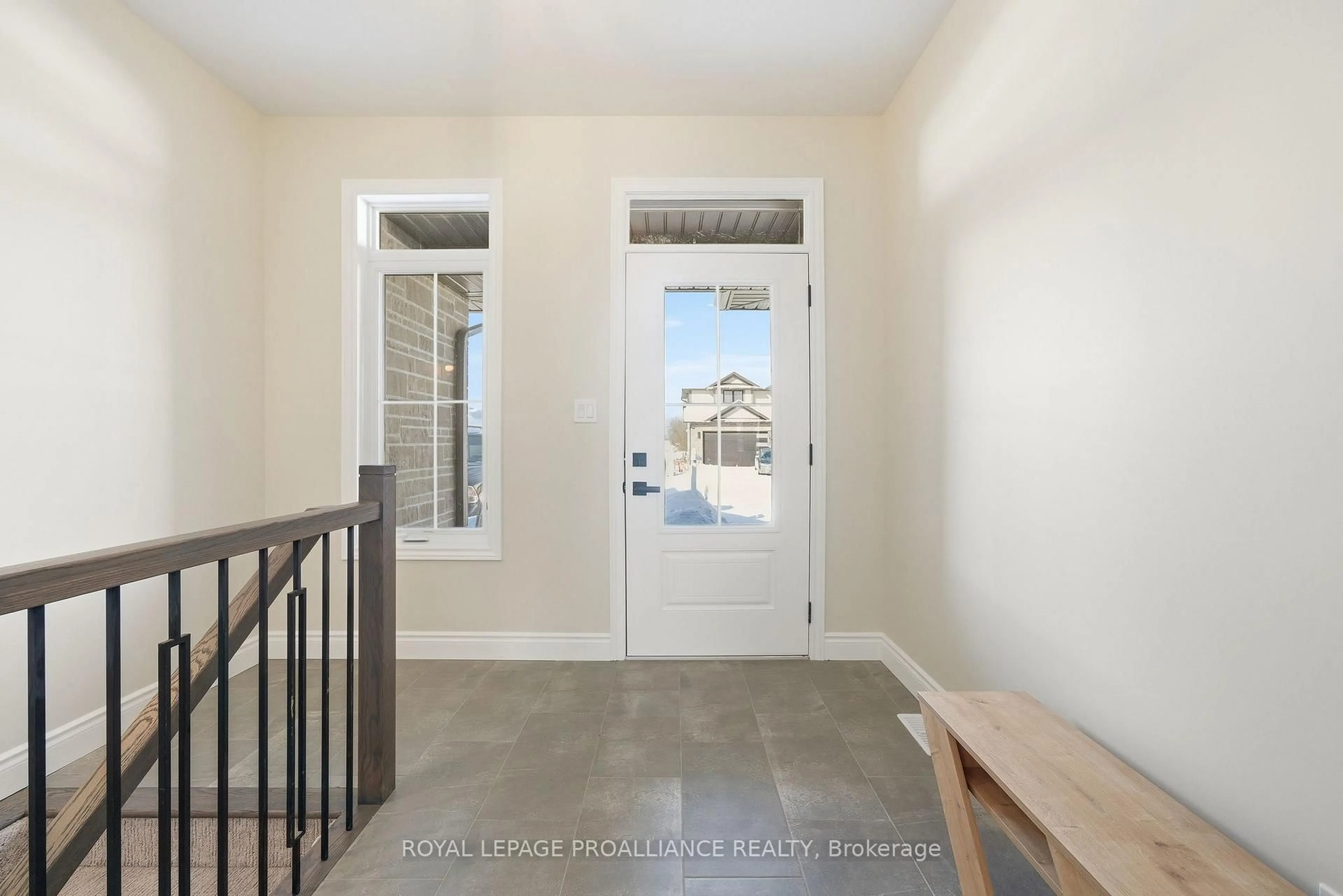 Indoor entryway for 62 Raycroft Dr, Belleville Ontario K8N 0R4