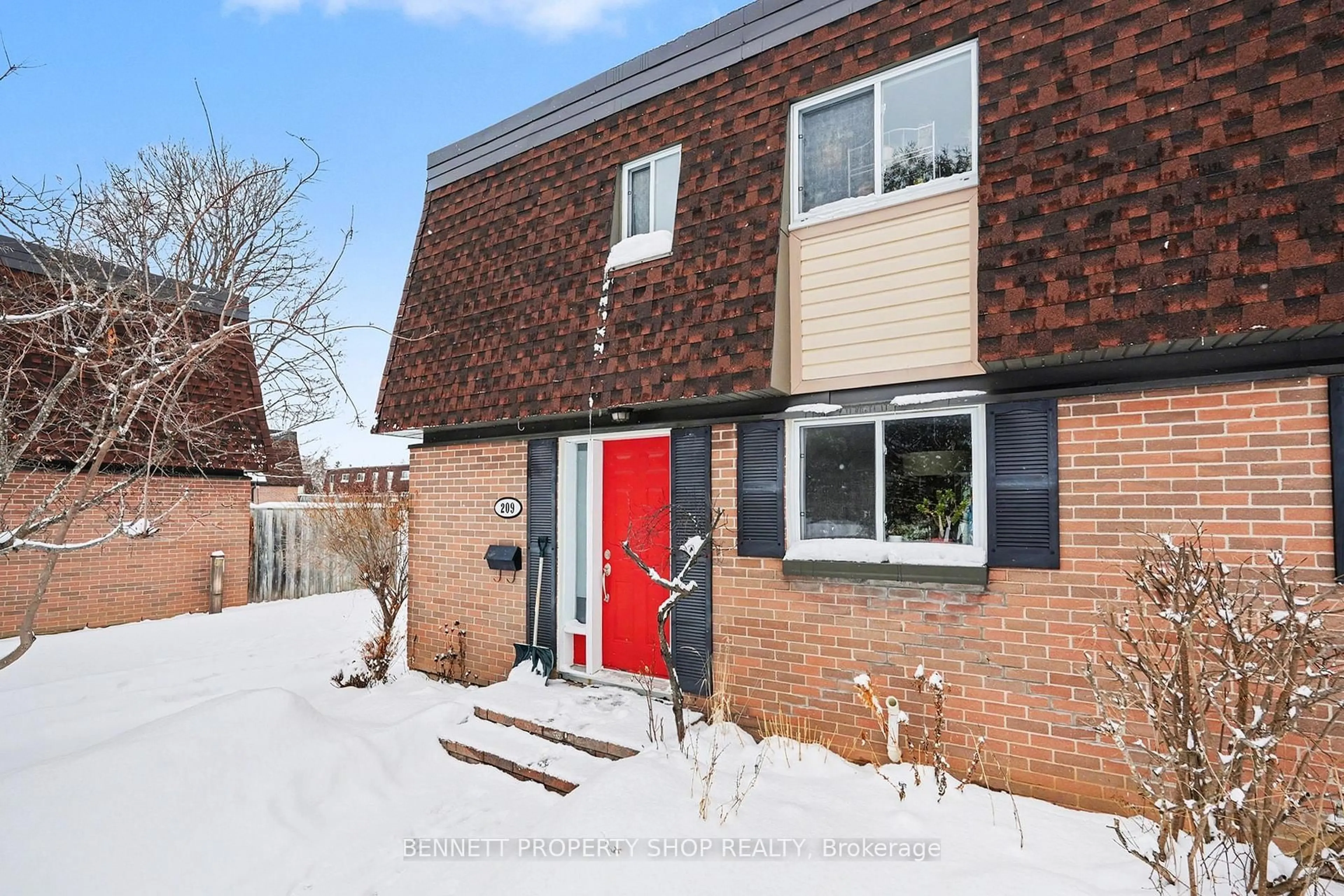 A pic from outside/outdoor area/front of a property/back of a property/a pic from drone, street for 209 Ridgepark Private #41, Ottawa Ontario K2G 1H1