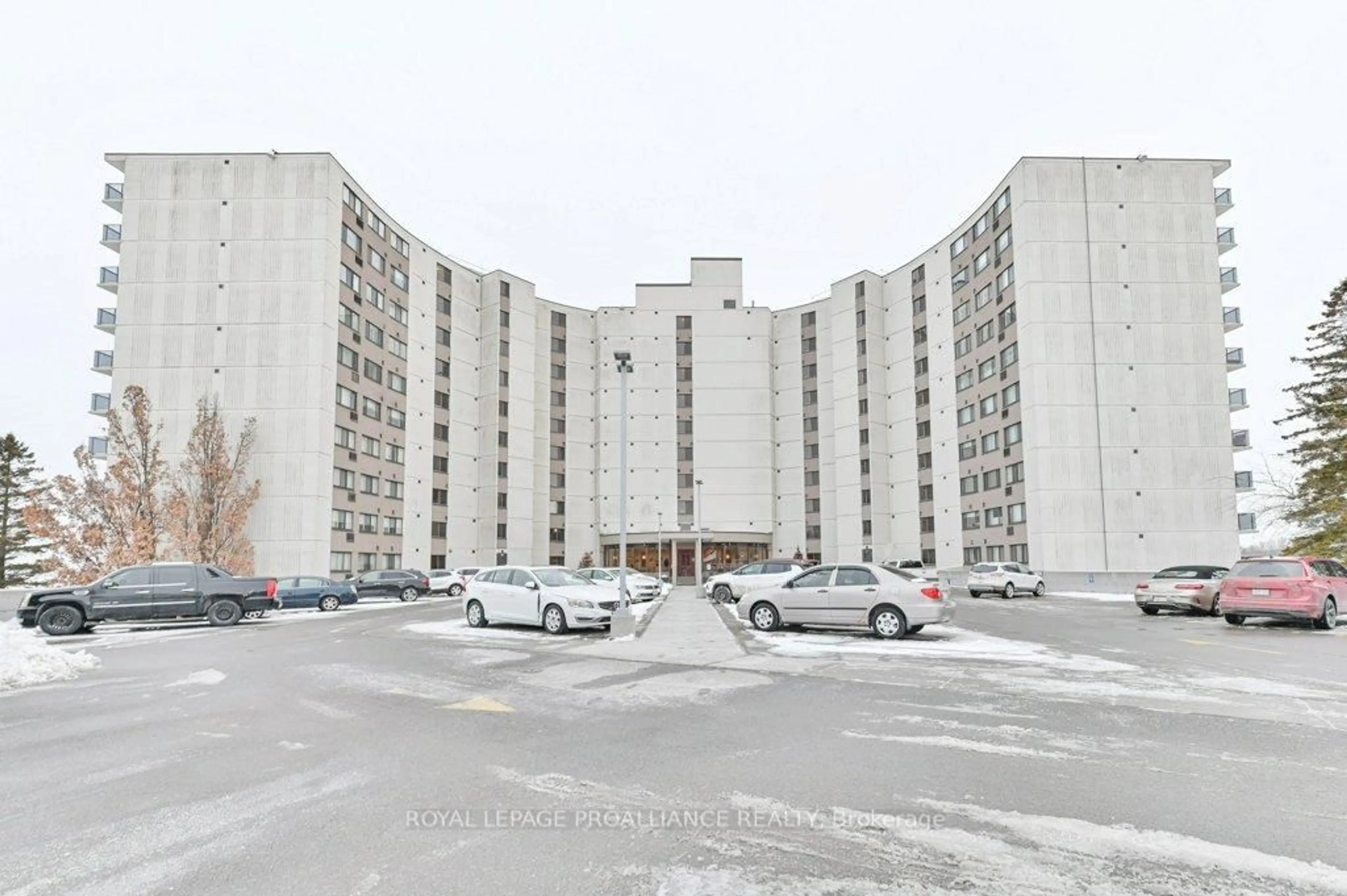 Indoor foyer for 2 Front St #1001, Belleville Ontario K8N 5K7