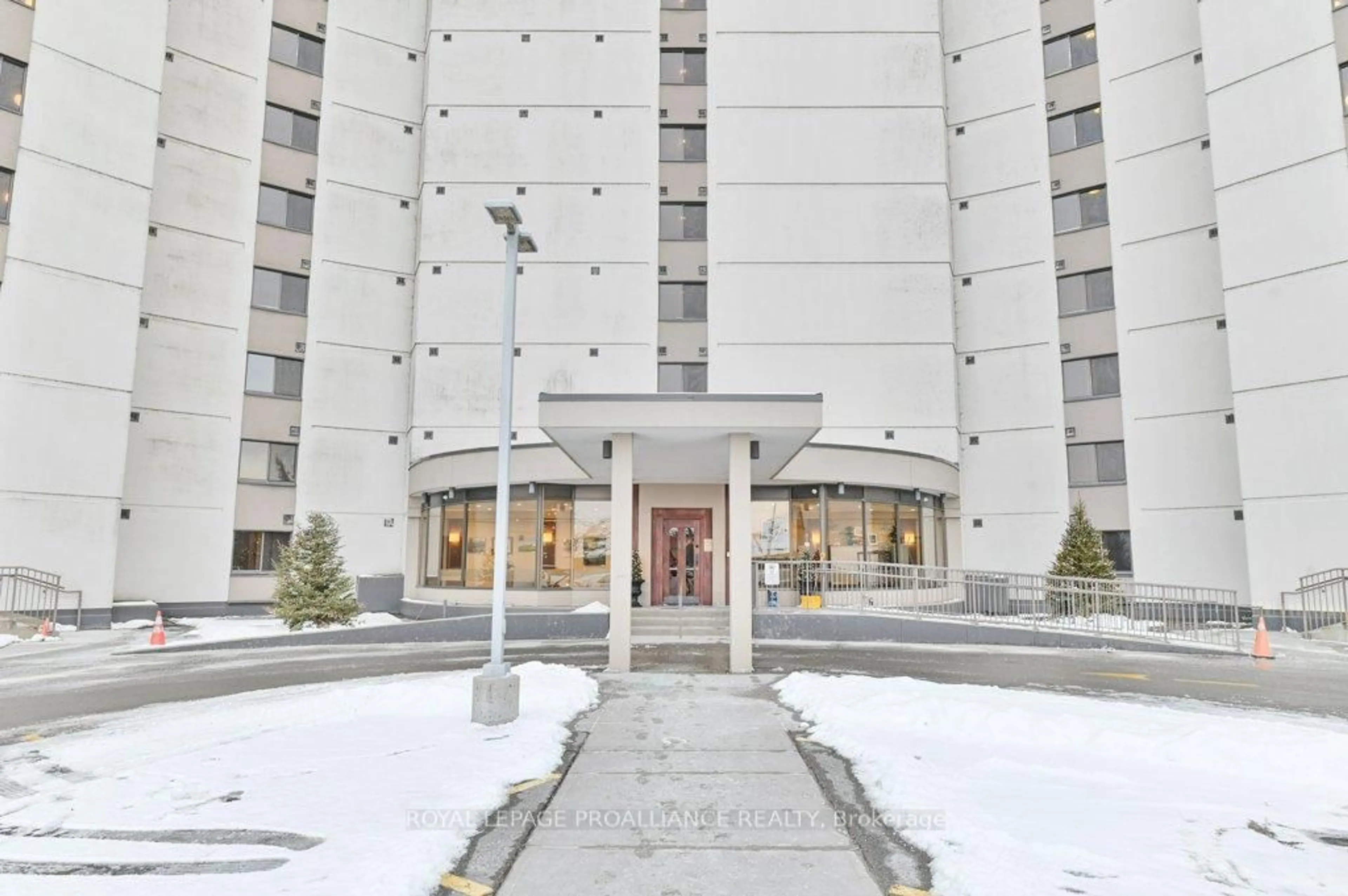 Indoor foyer for 2 Front St #1001, Belleville Ontario K8N 5K7