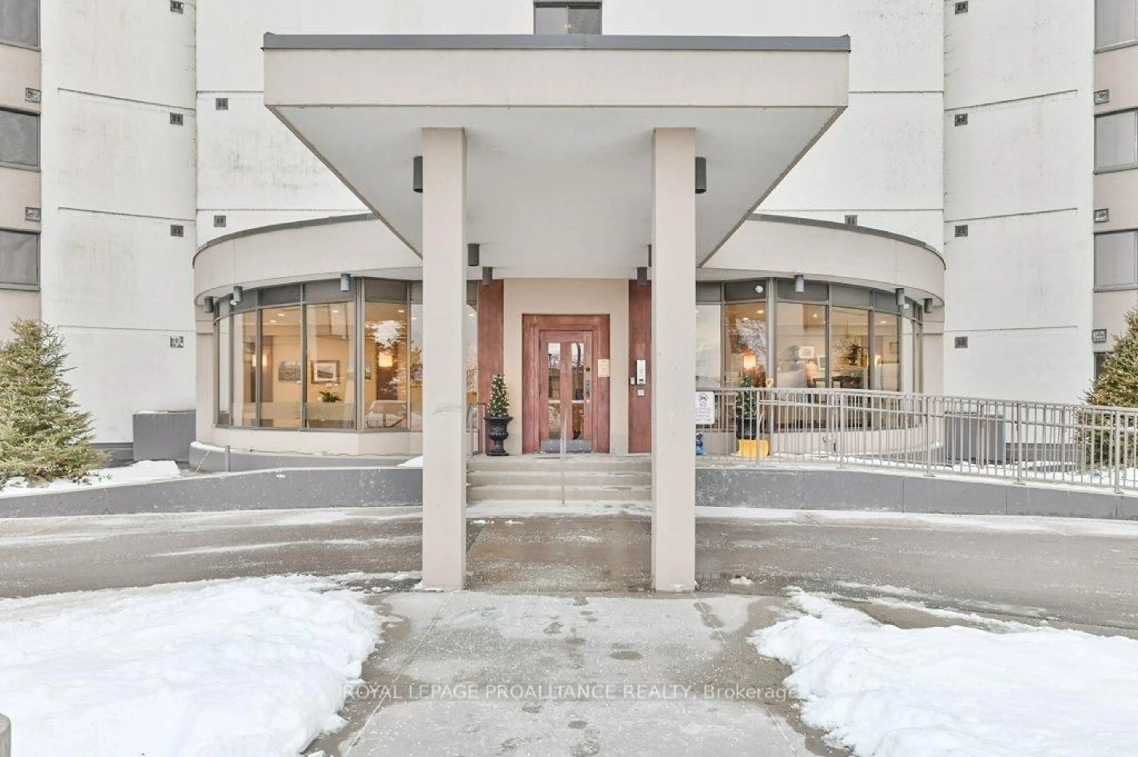 Indoor foyer for 2 Front St #1001, Belleville Ontario K8N 5K7