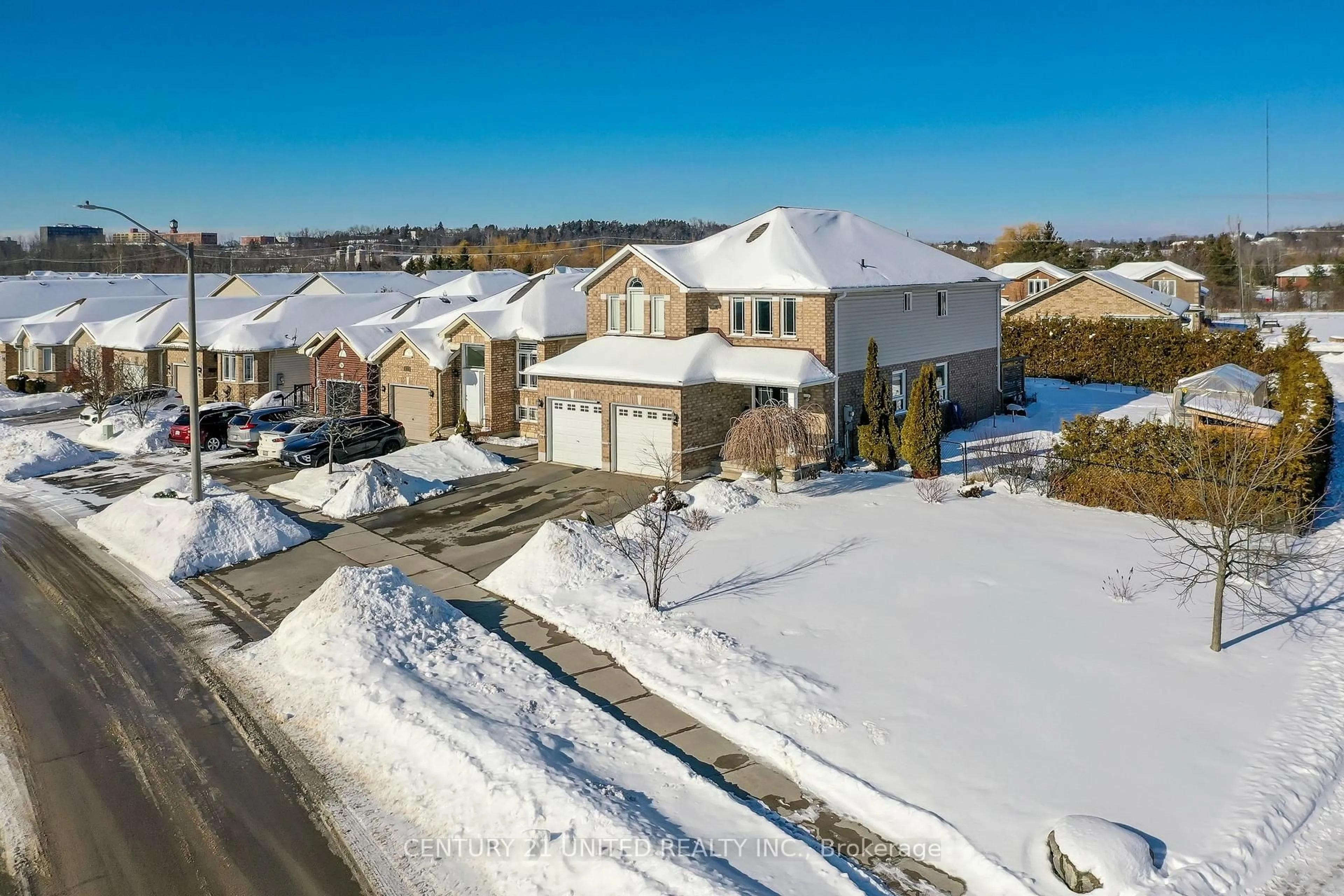 A pic from outside/outdoor area/front of a property/back of a property/a pic from drone, street for 810 Hargrove Tr, Peterborough Ontario K9L 0B6