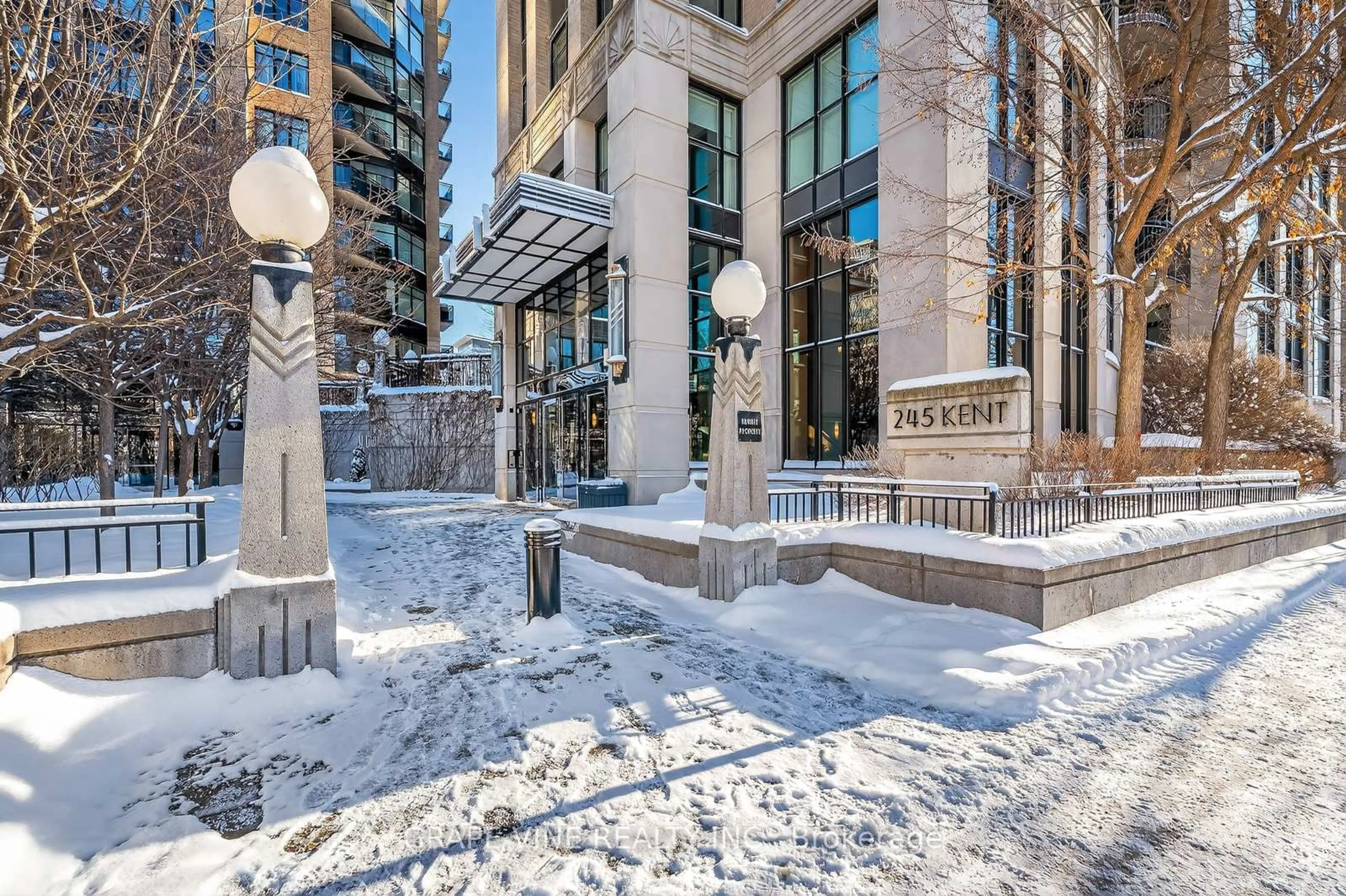 Patio, street for 245 KENT St #1405, Ottawa Ontario K2P 0A5