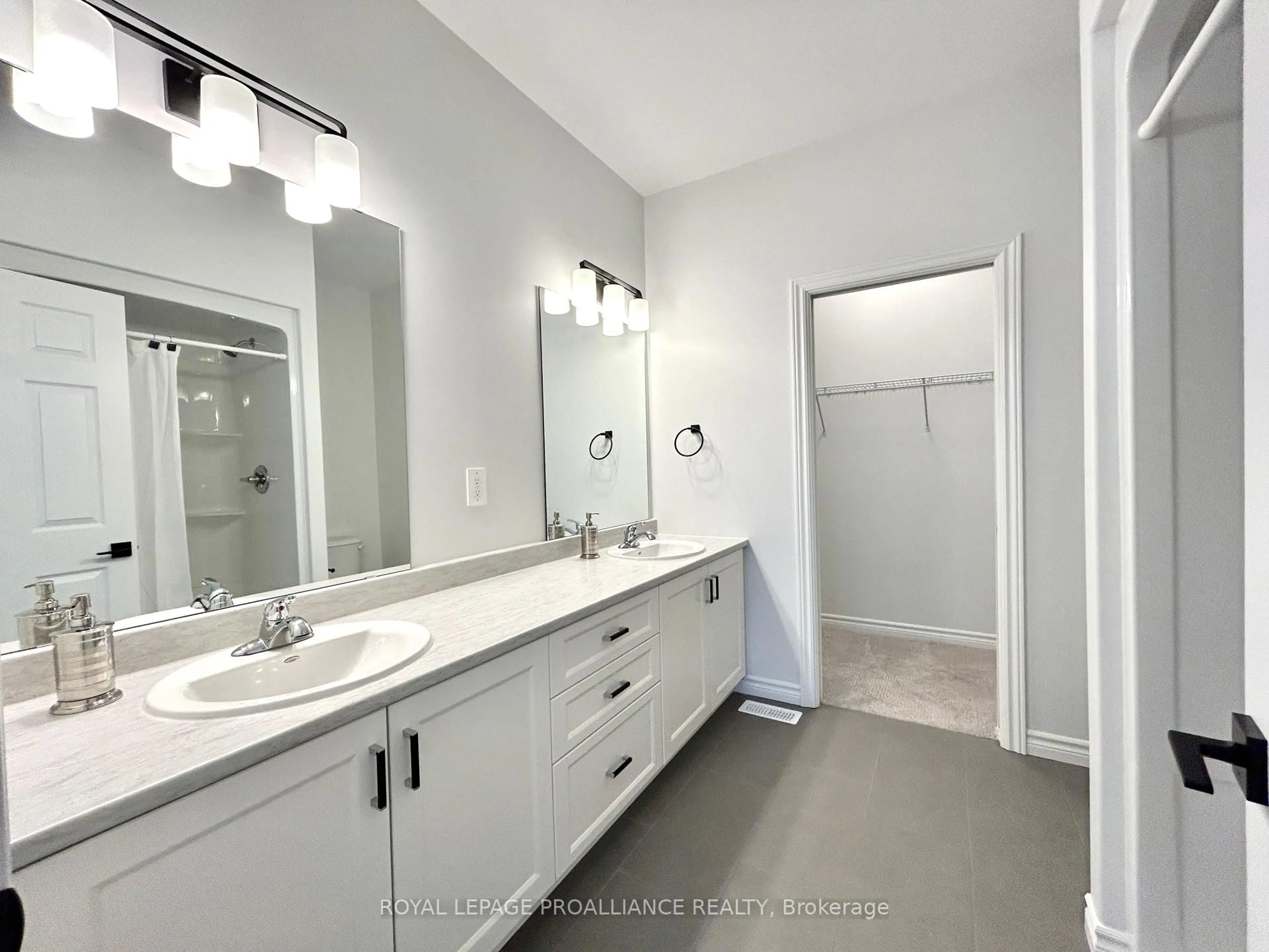 Contemporary bathroom, ceramic/tile floor for 33 Athabaska Dr, Belleville Ontario K8N 0T1