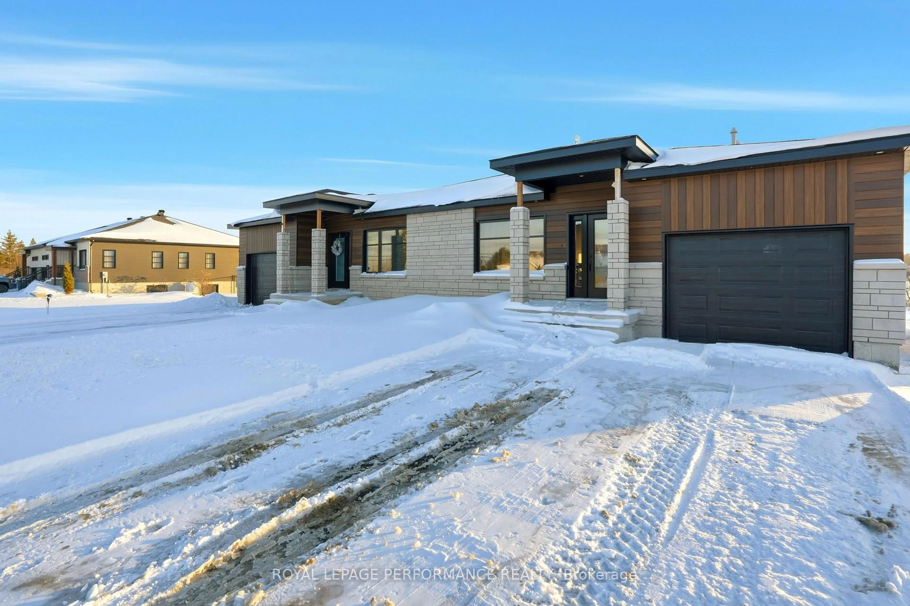 Unknown for 3676-3678 Front Rd, Hawkesbury Ontario K6A 2T4