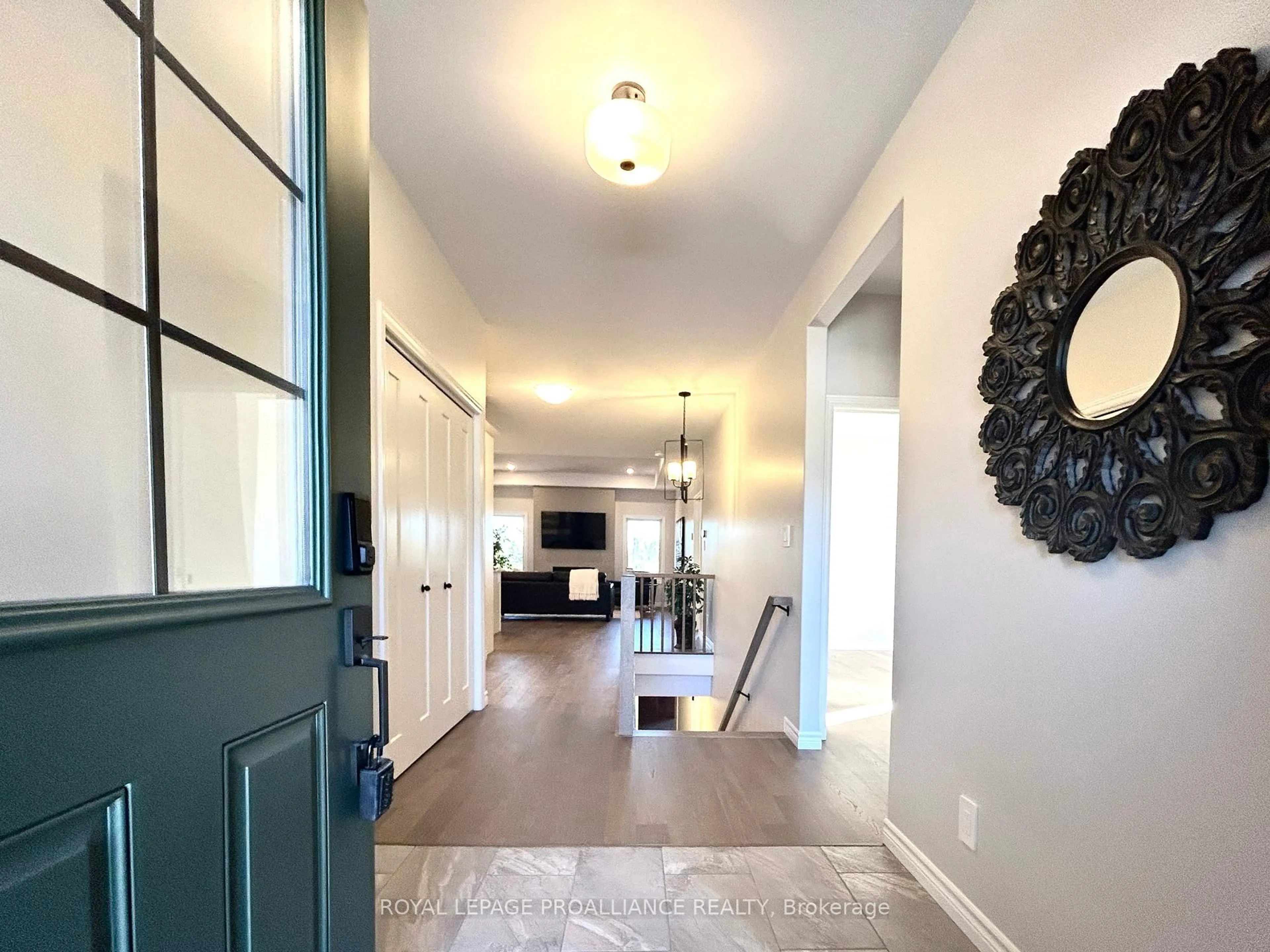 Indoor entryway for 130 Stonecrest Blvd, Quinte West Ontario K8R 0B4