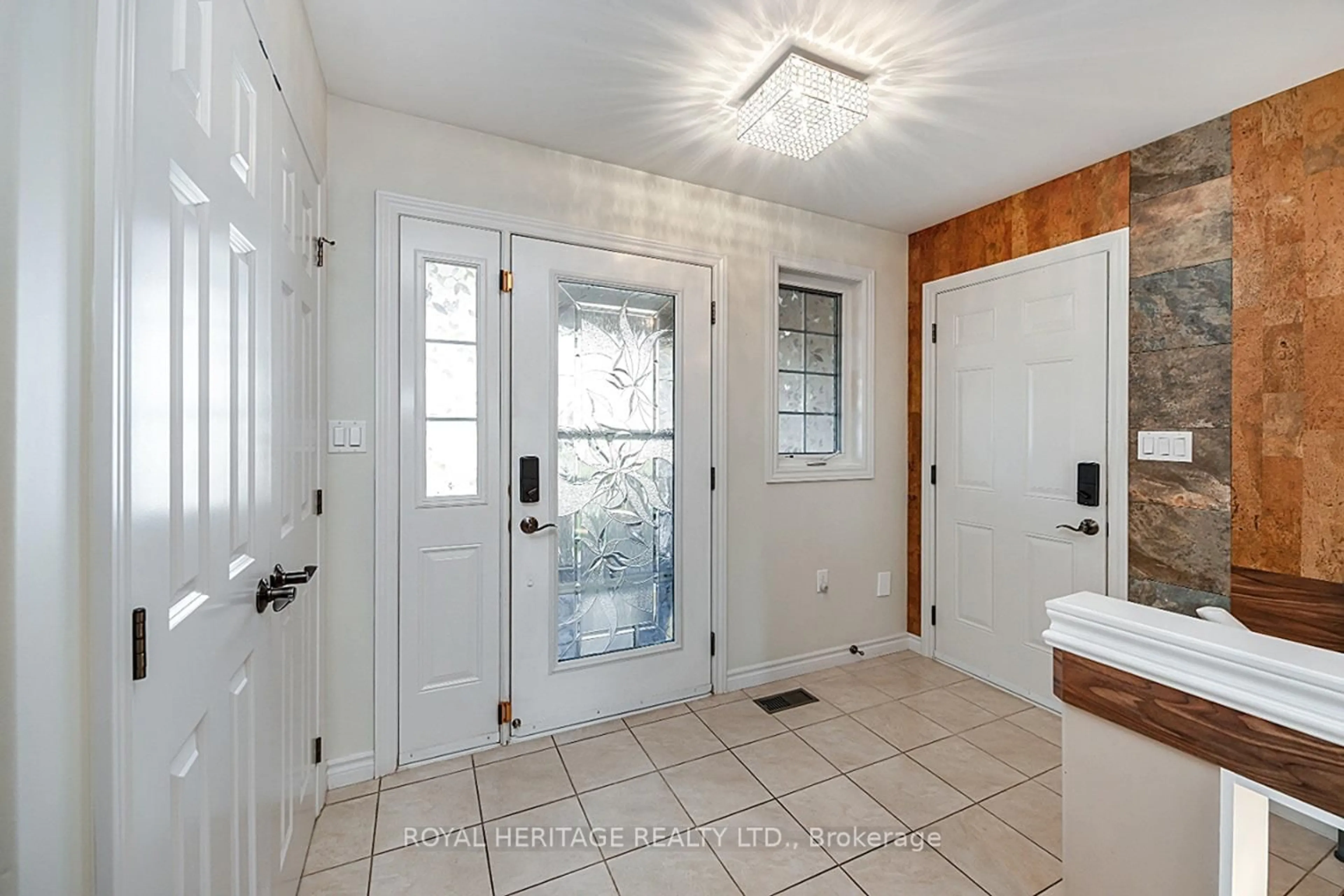 Indoor entryway for 48 Ward Dr, Brighton Ontario K0K 1H0