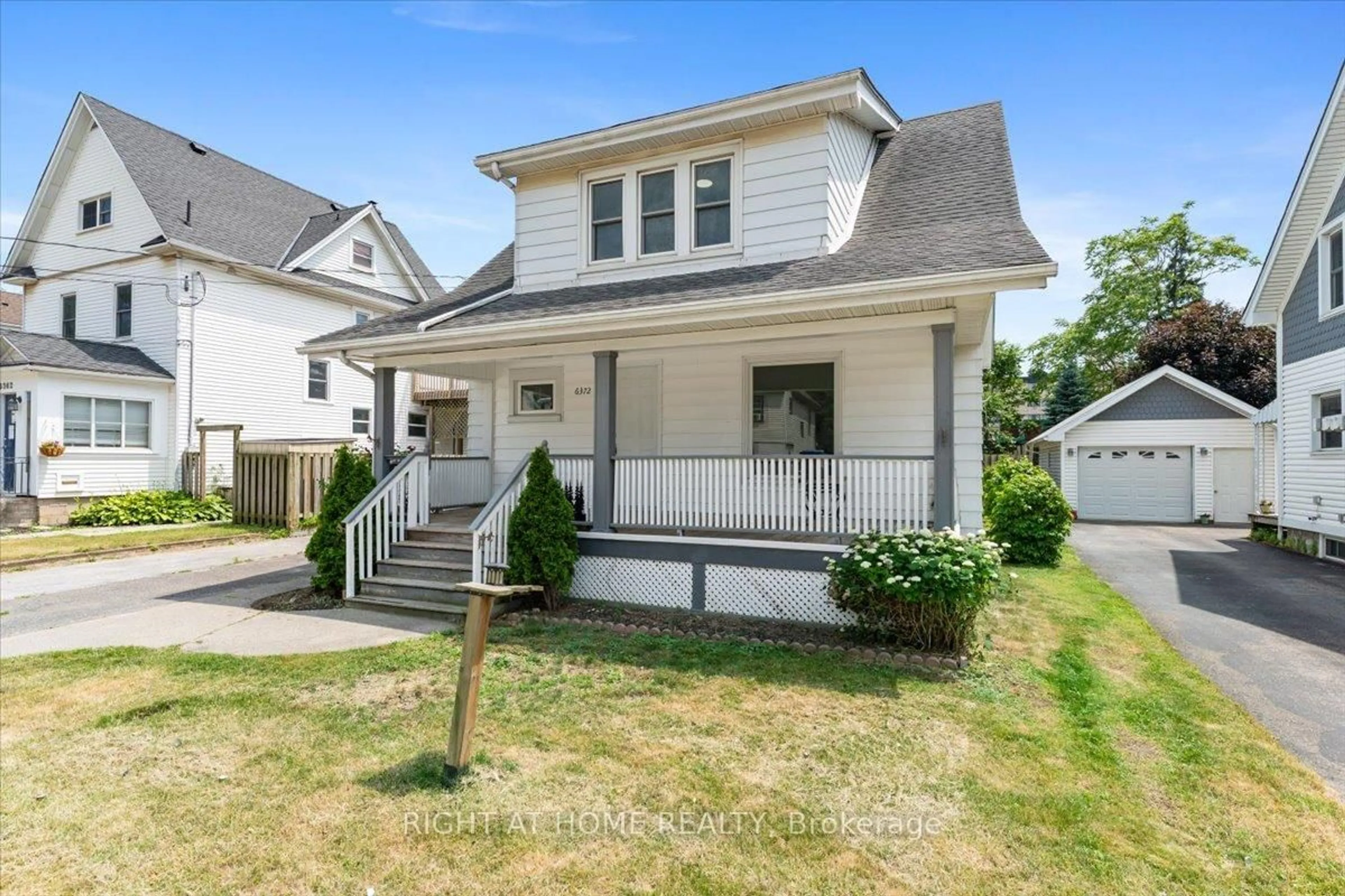 Home with vinyl exterior material, street for 6372 MAITLAND Ave, Niagara Falls Ontario L2G 1R4