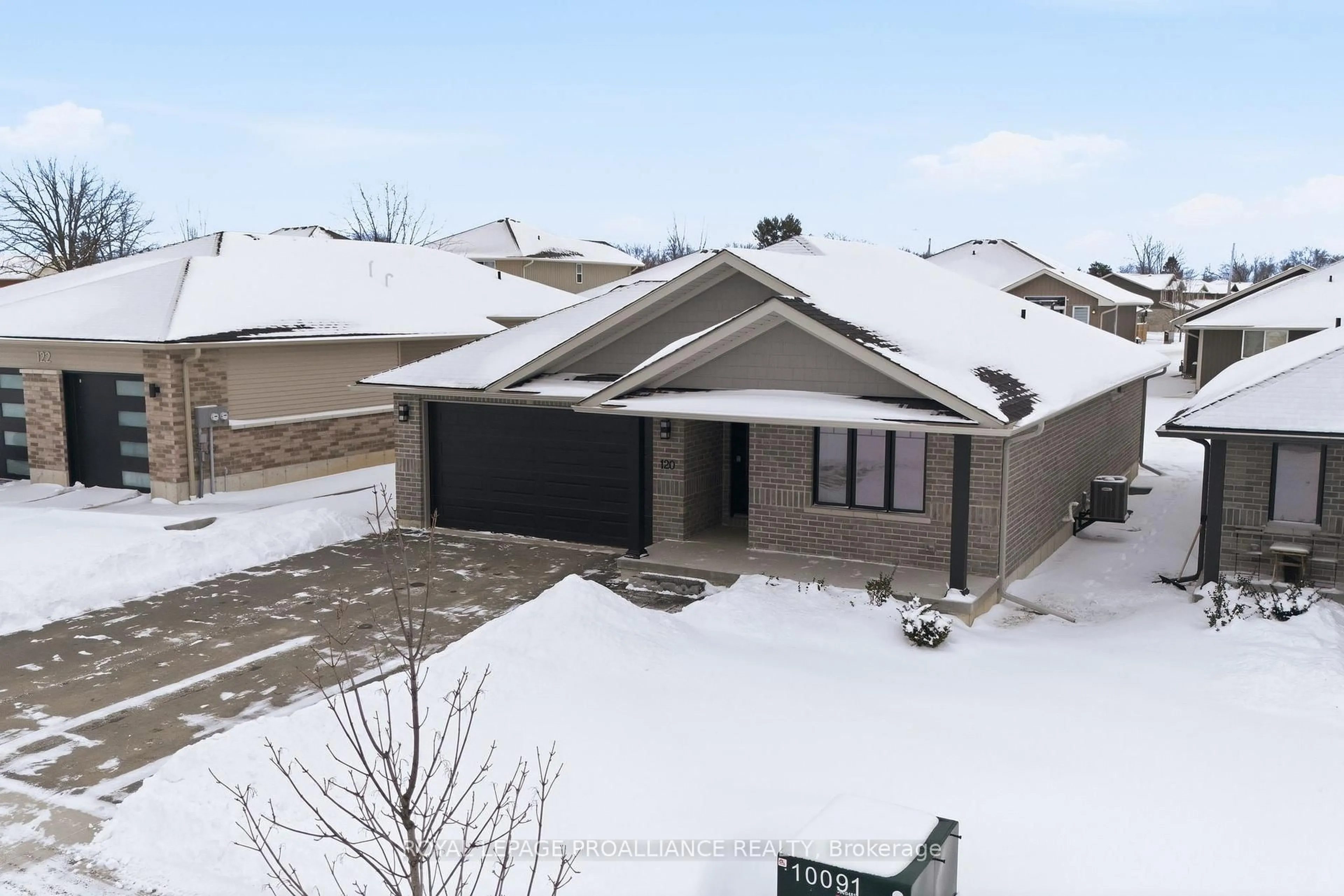 A pic from outside/outdoor area/front of a property/back of a property/a pic from drone, street for 120 HASTINGS PARK Dr, Belleville Ontario K8P 0J4