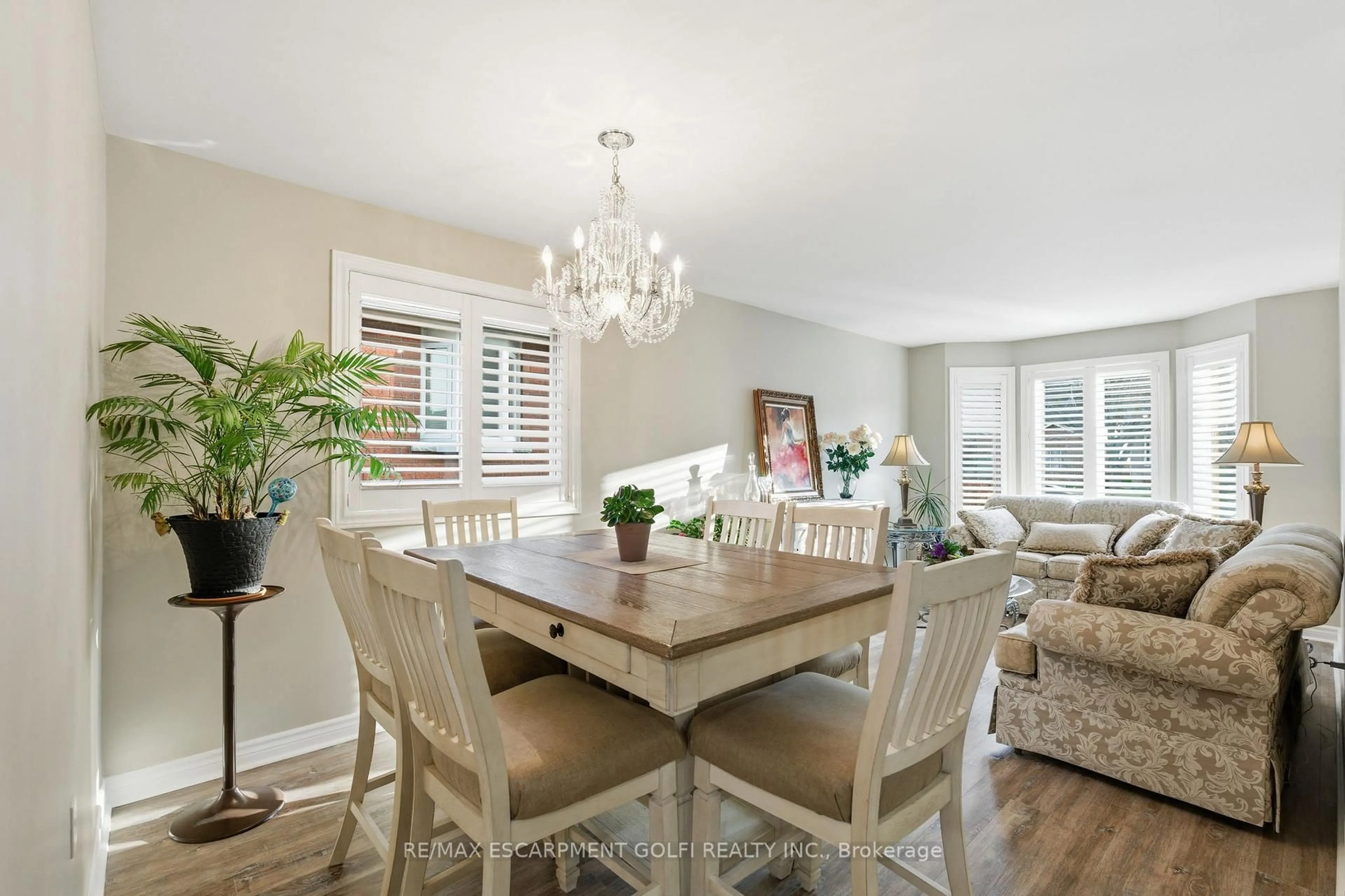 Dining room, wood/laminate floor for 13 Colonial Cres, Grimsby Ontario L3M 5H2