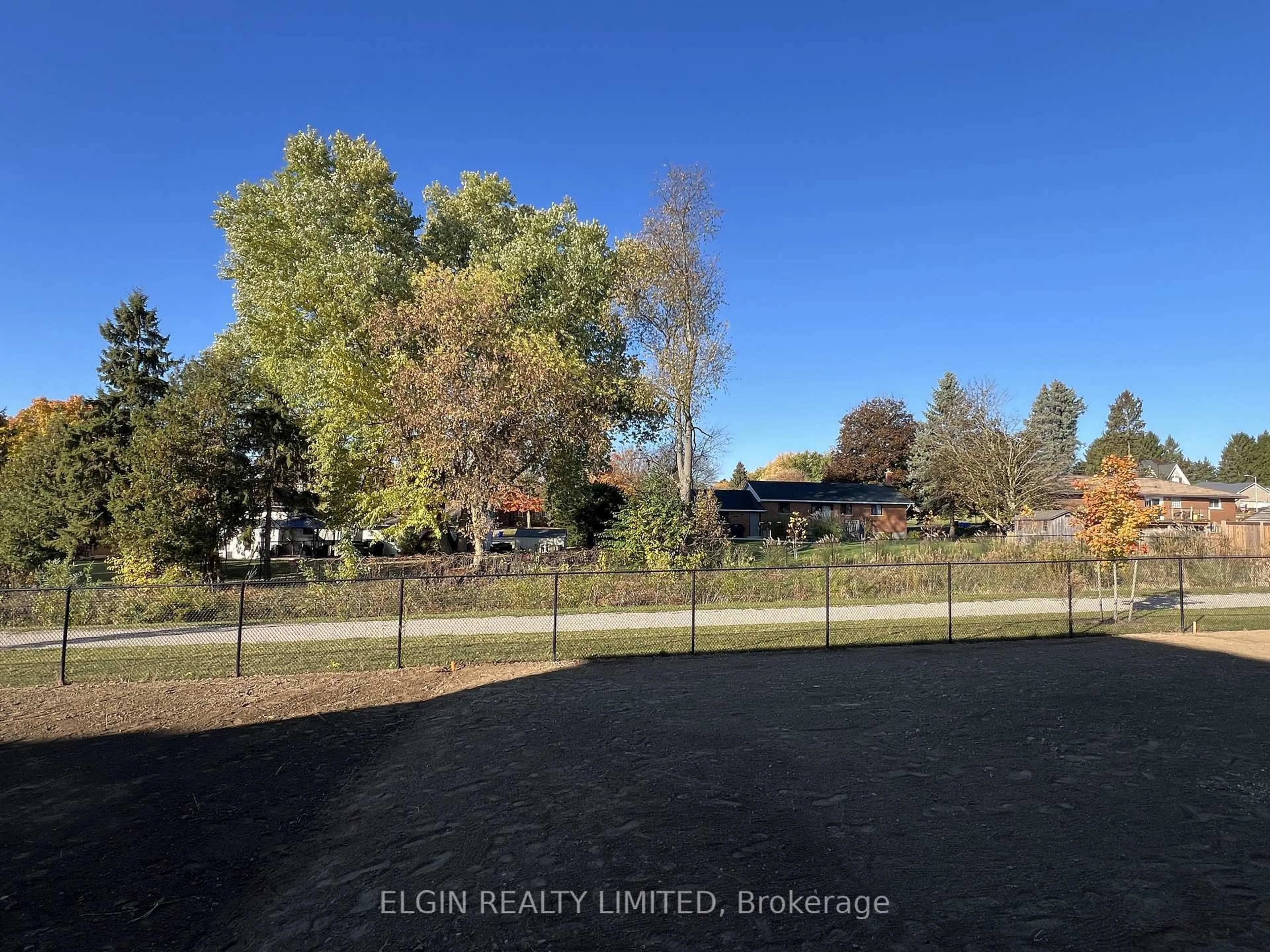 A pic from outside/outdoor area/front of a property/back of a property/a pic from drone, unknown for 45 Lark St, Tillsonburg Ontario N4G 0K8