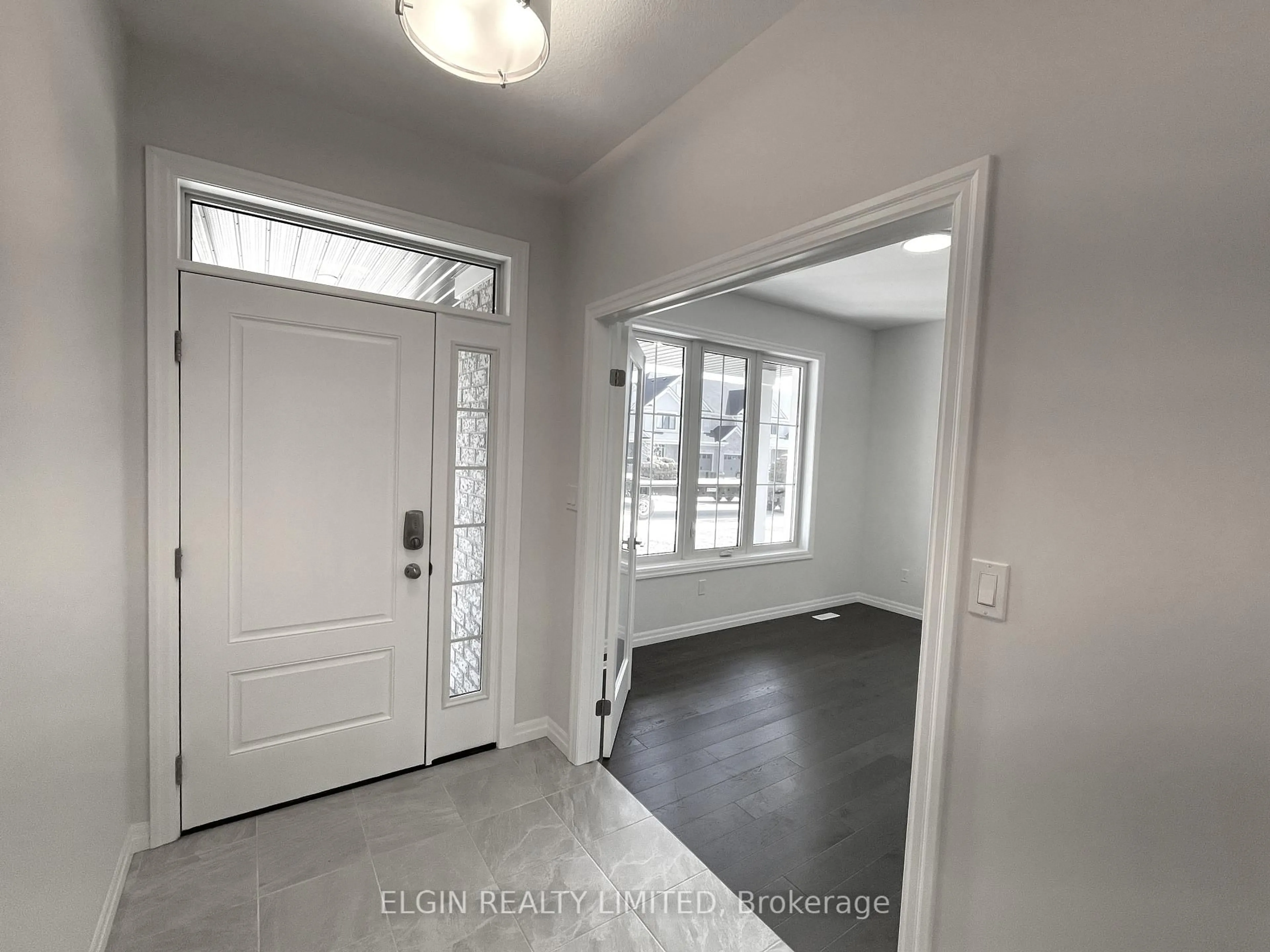 Indoor entryway for 45 Lark St, Tillsonburg Ontario N4G 0K8
