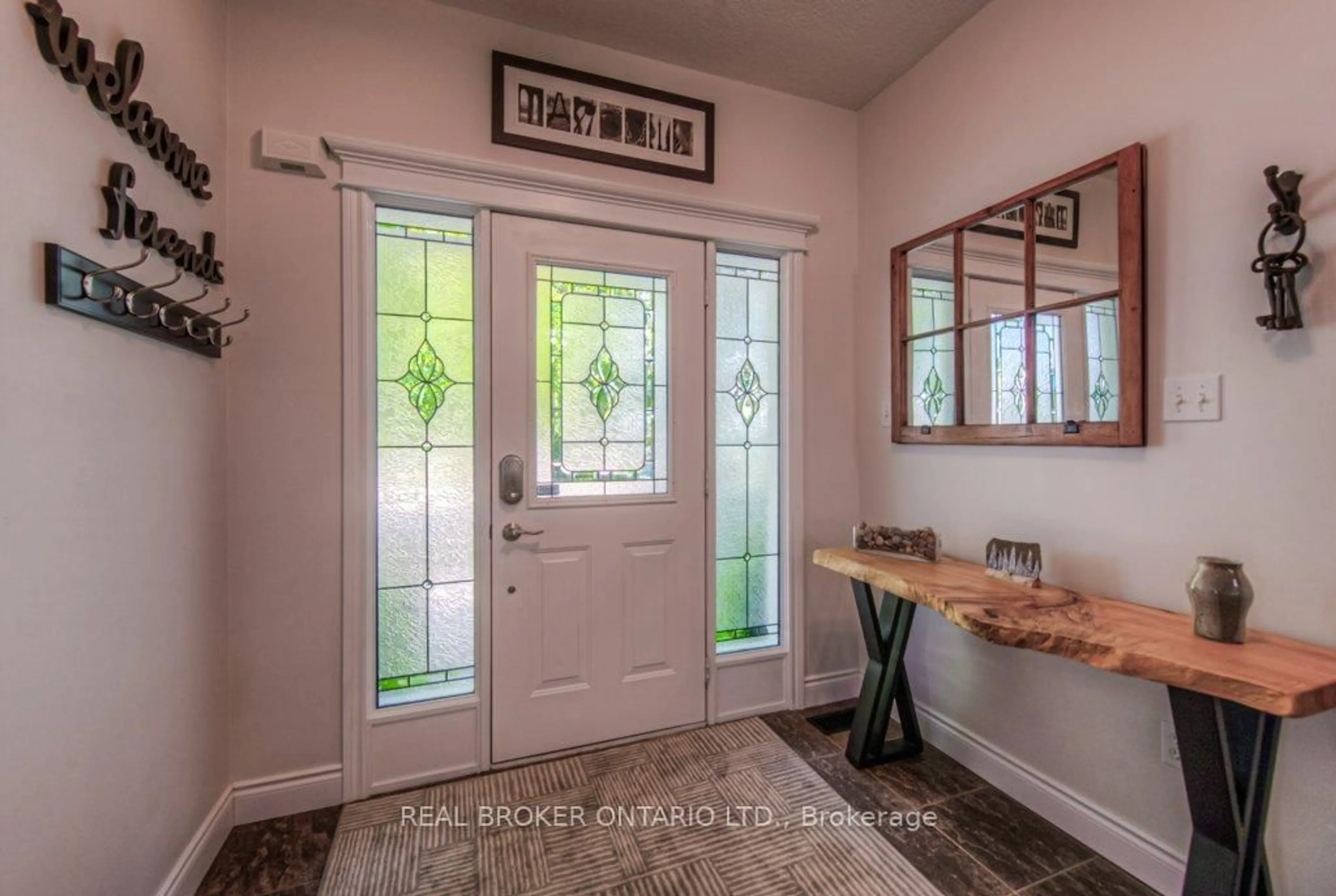 Indoor entryway for 177 Old Maple Blvd, Guelph/Eramosa Ontario N0B 2K0