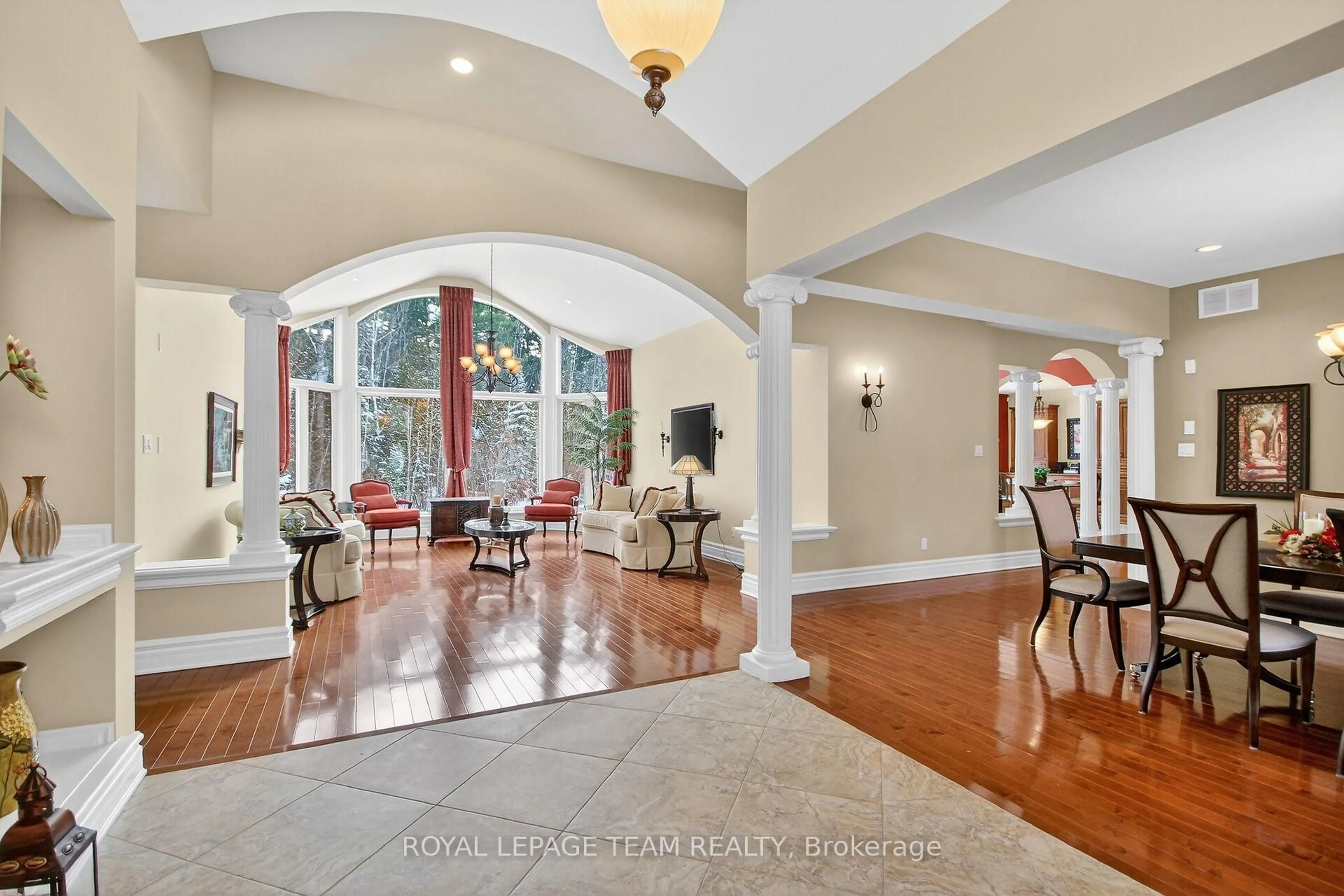 Indoor foyer for 104 Sentinel Pine Way, Carp Ontario K0A 1L0