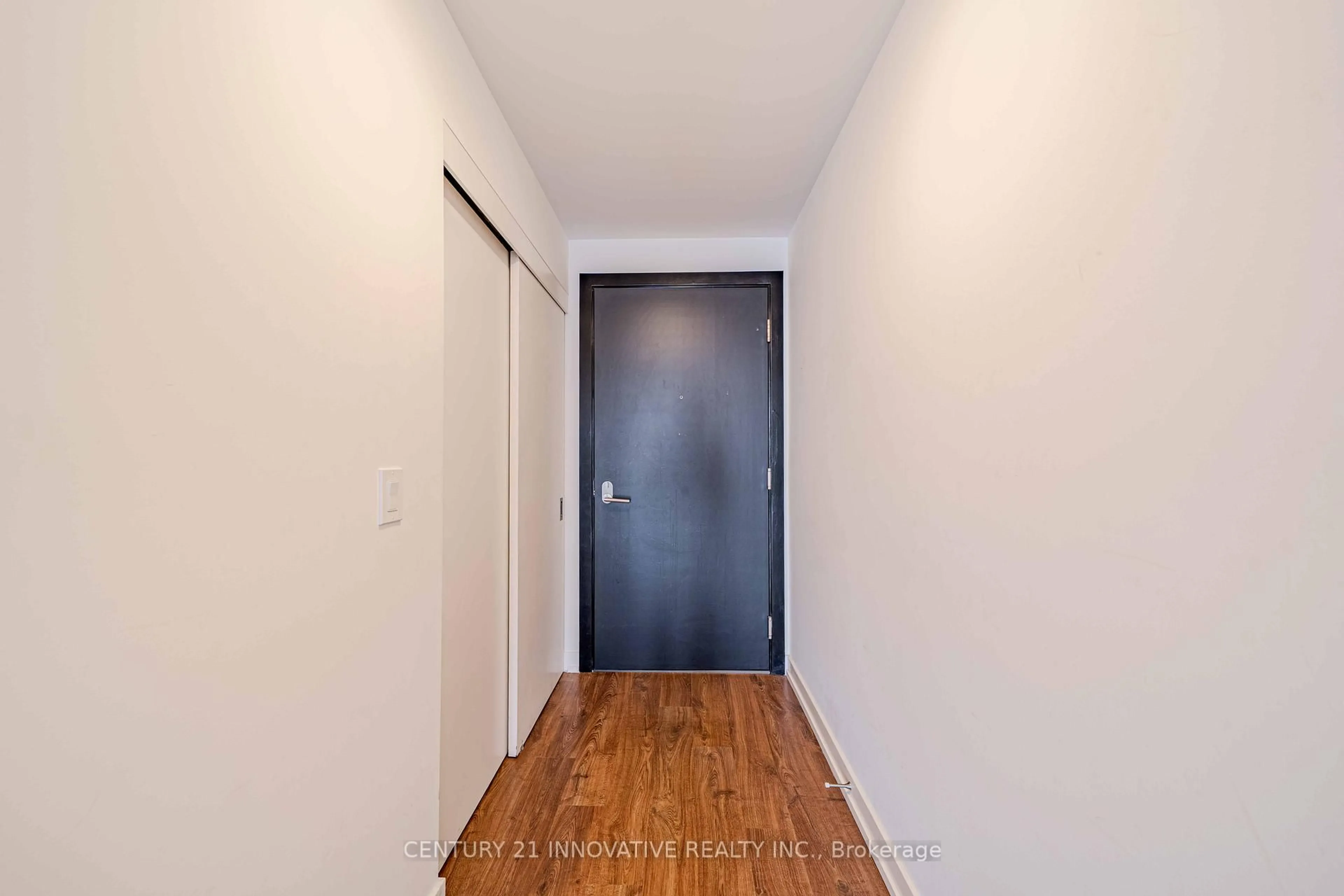 Indoor entryway for 15 Wellington St #1005, Kitchener Ontario N2G 0E4
