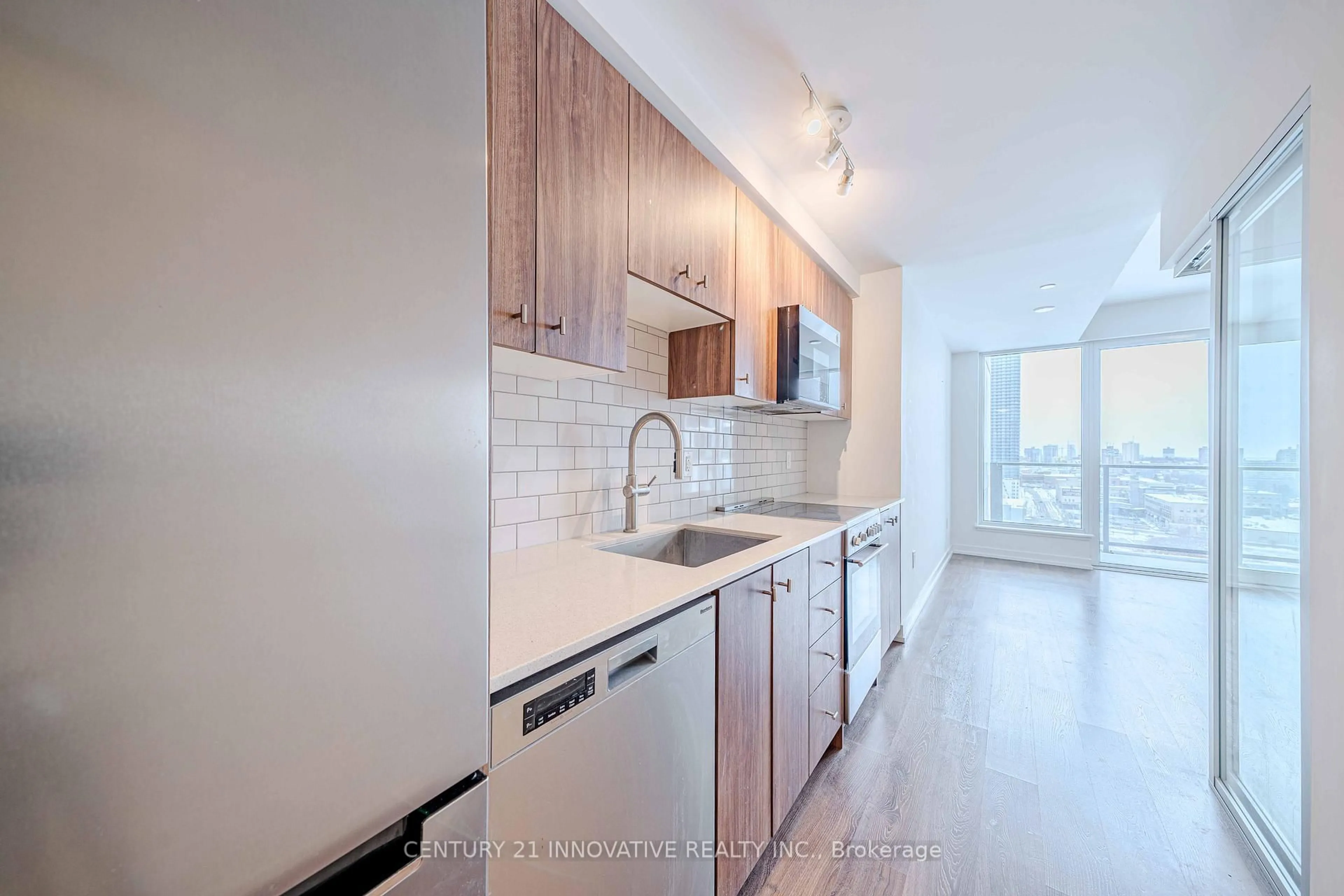 Standard kitchen, unknown for 15 Wellington St #1005, Kitchener Ontario N2G 0E4