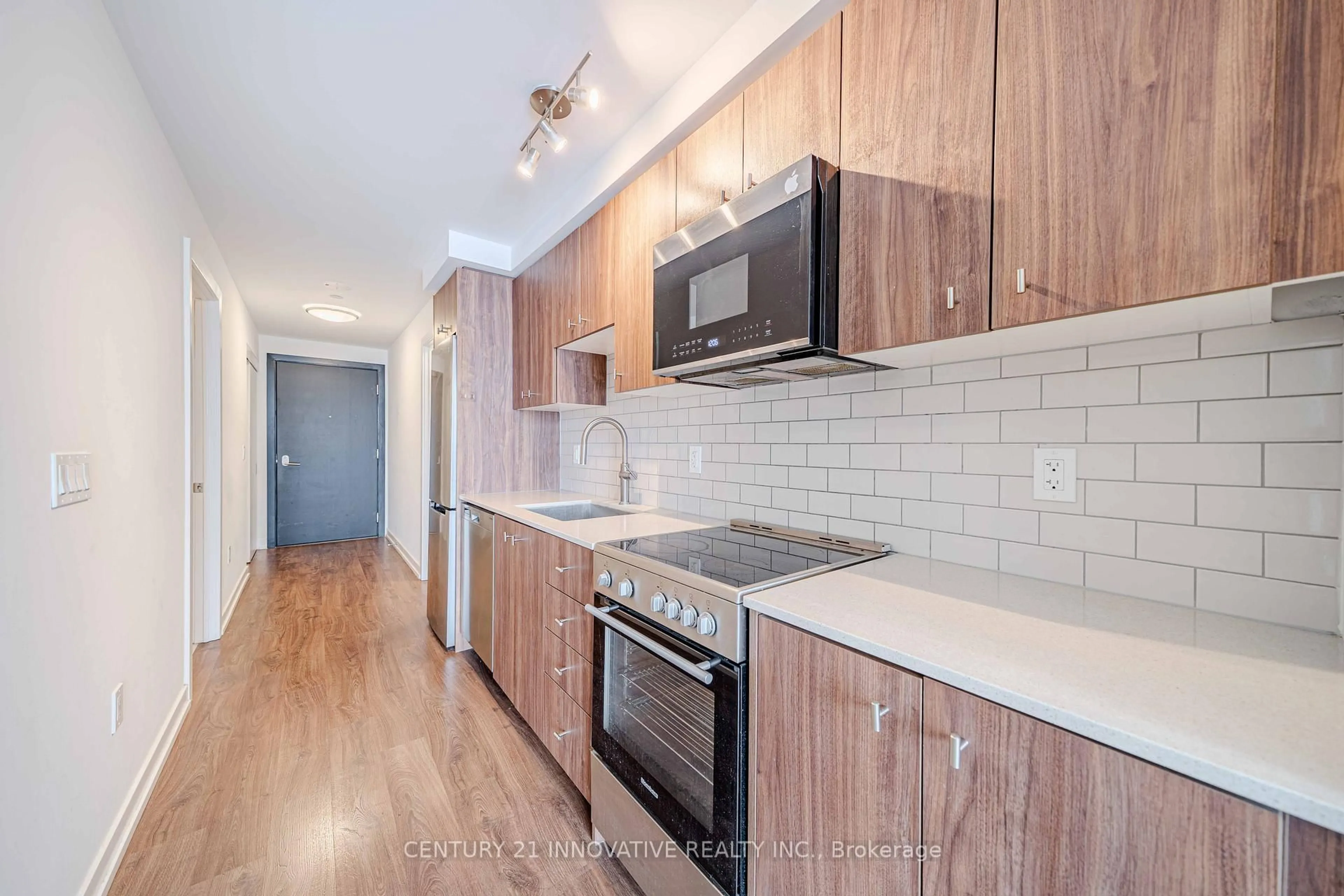 Standard kitchen, wood/laminate floor for 15 Wellington St #1005, Kitchener Ontario N2G 0E4