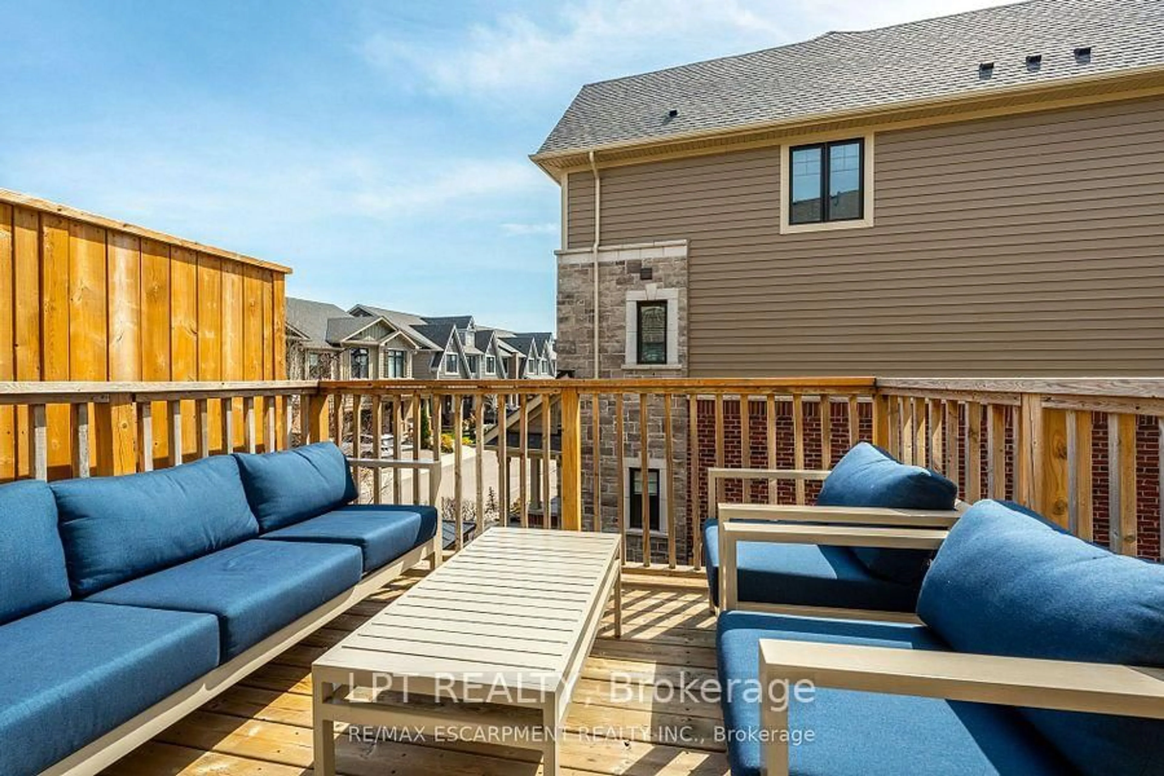 Patio, water/lake/river/ocean view for 16 Place Polona Place Polonaise Dr, Grimsby Ontario L3M 0H3