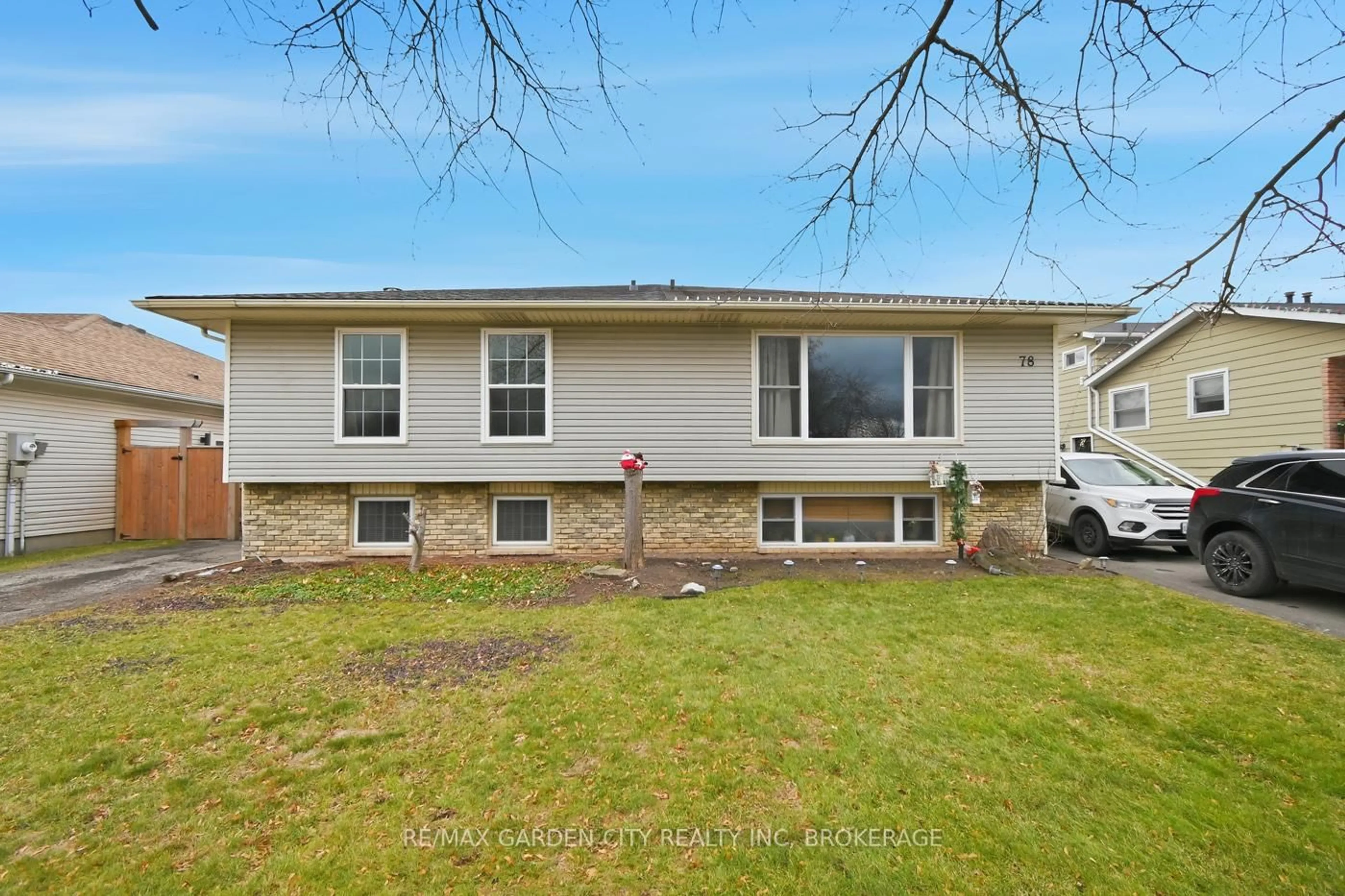 Home with vinyl exterior material, street for 80 Bula Dr, St. Catharines Ontario L2N 6R7