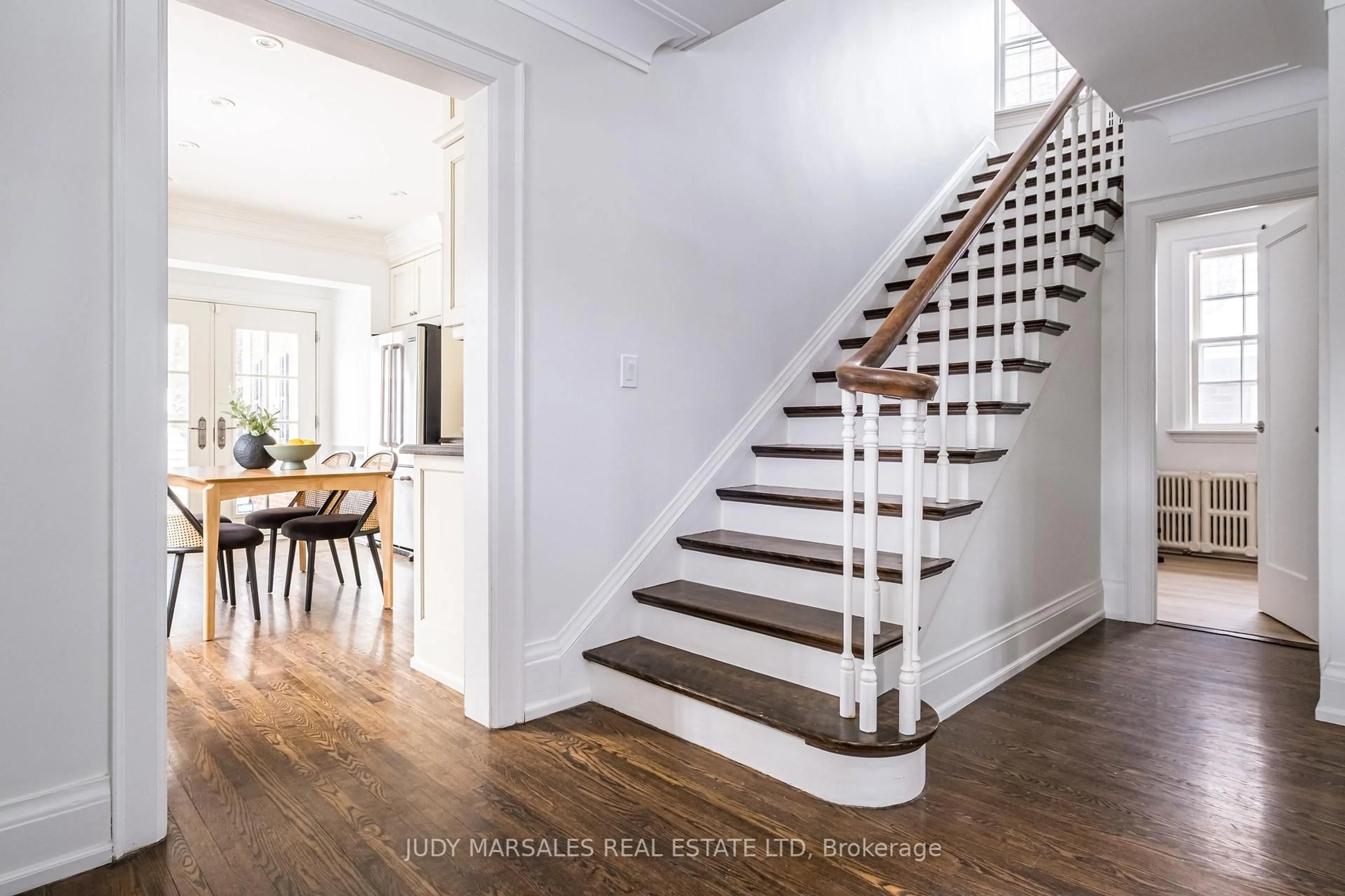 Stairs for 63 Dalewood Cres, Hamilton Ontario L8S 4B5