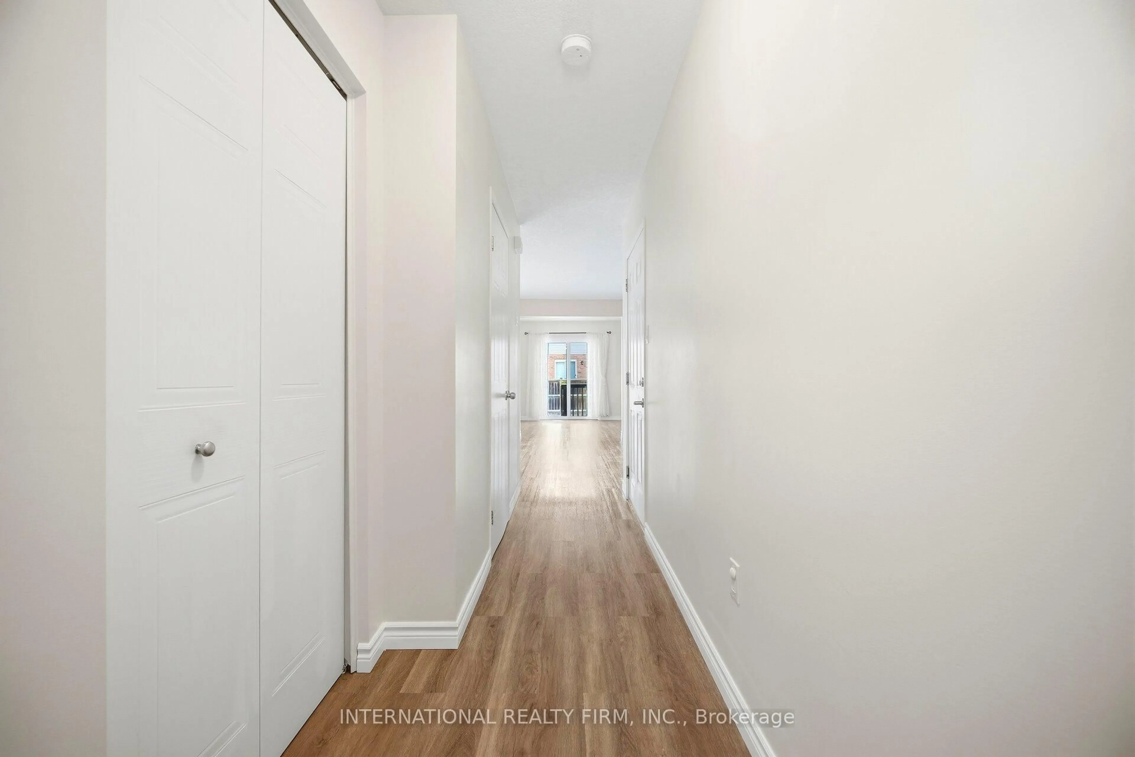 Indoor entryway for 116 Brookfield Cres, Kitchener Ontario N2E 0A7