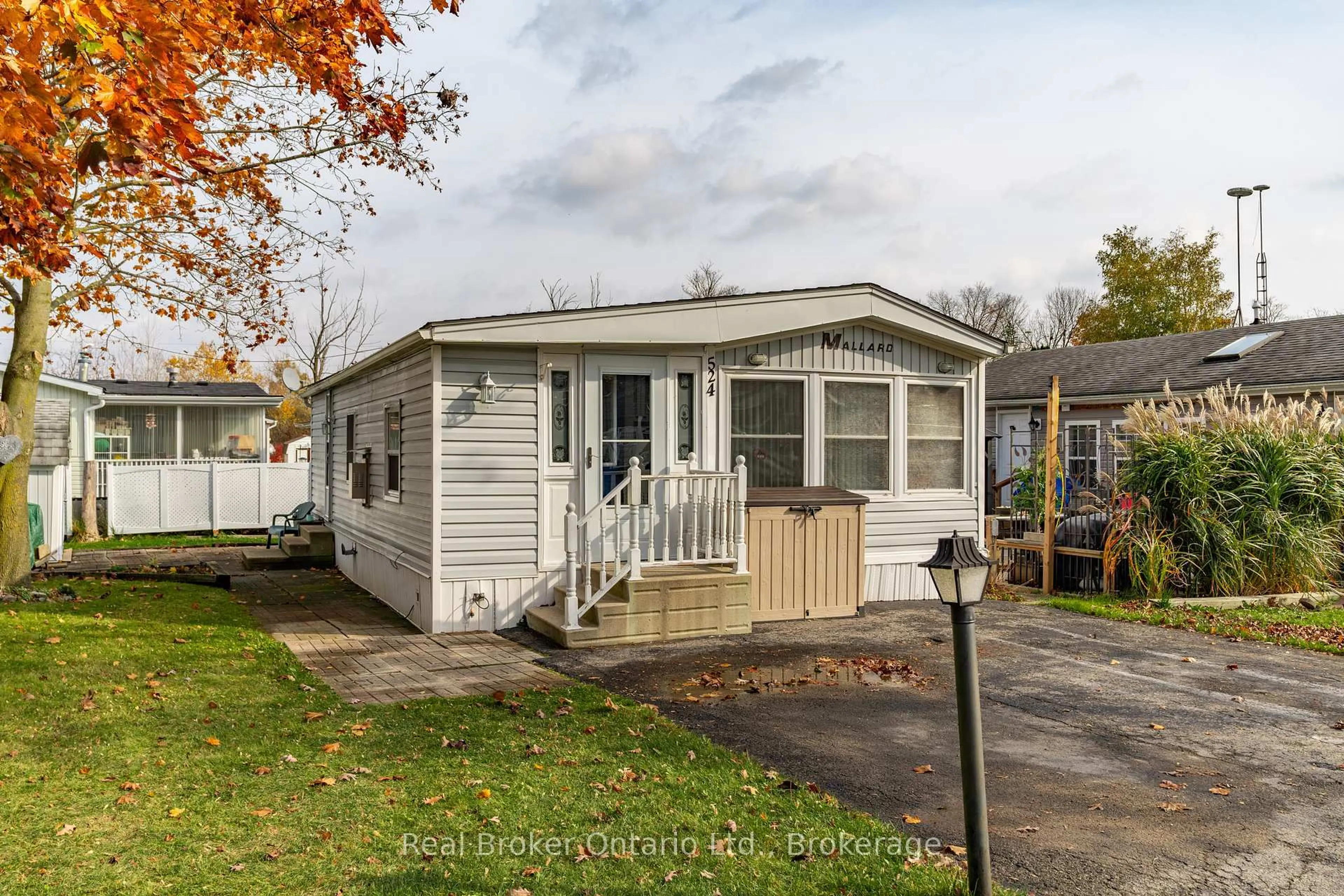 Home with vinyl exterior material, street for 524 POPLAR Pl, Centre Wellington Ontario N0B 1J0