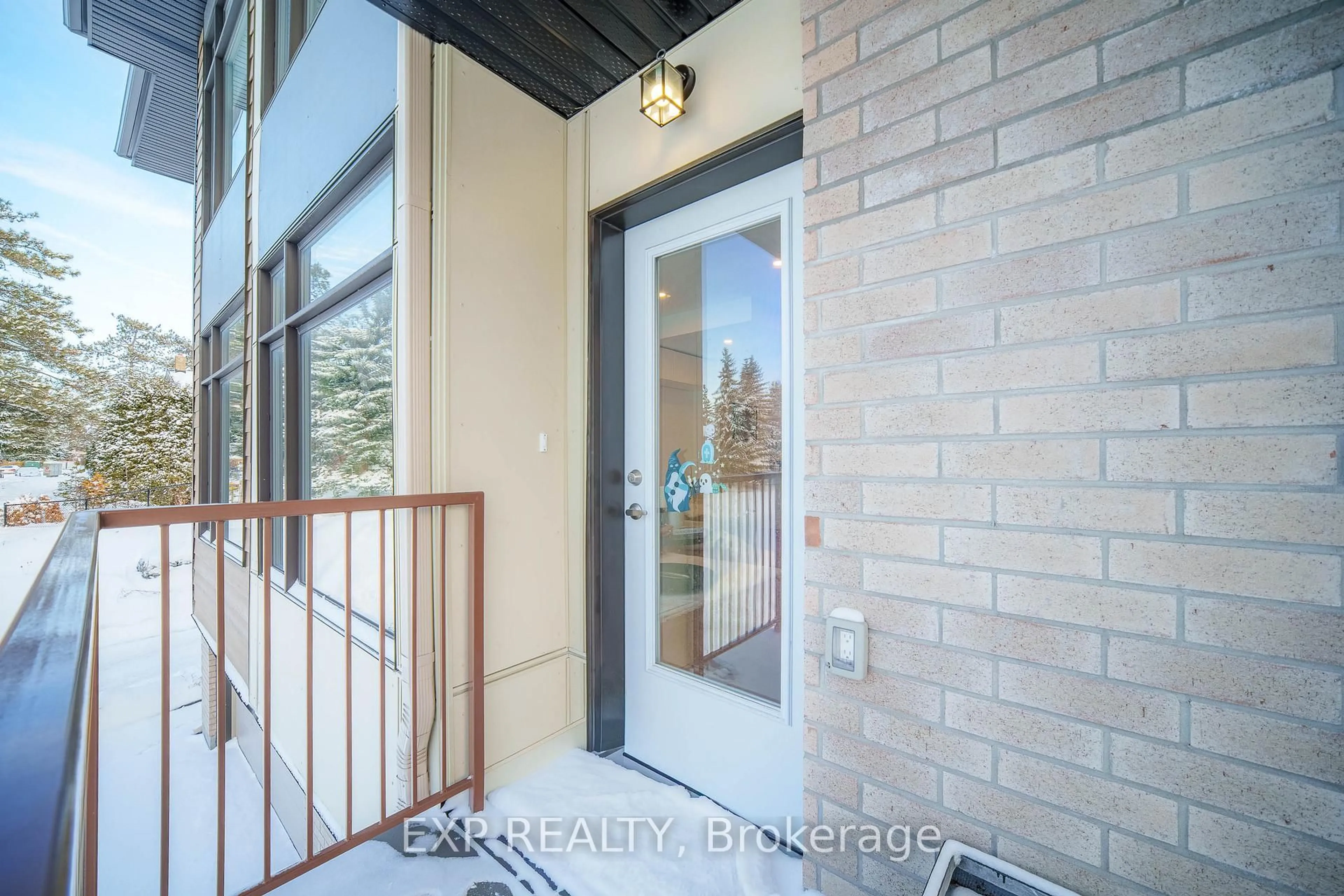 Indoor entryway for 344 Foliage Private, Ottawa Ontario K2H 0C5