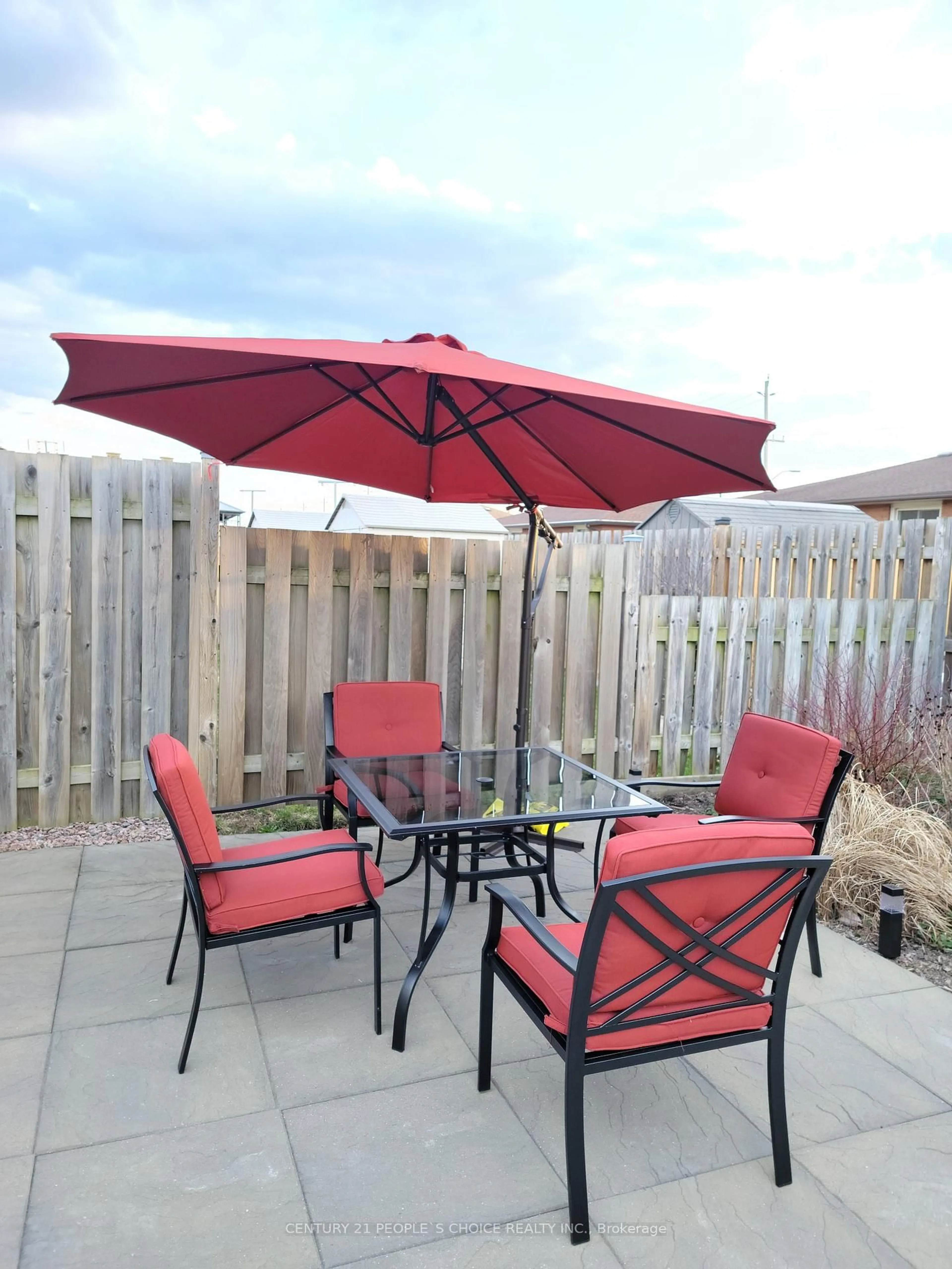 Patio, street for 45 NATHALIE Crt, Welland Ontario L3B 6H7