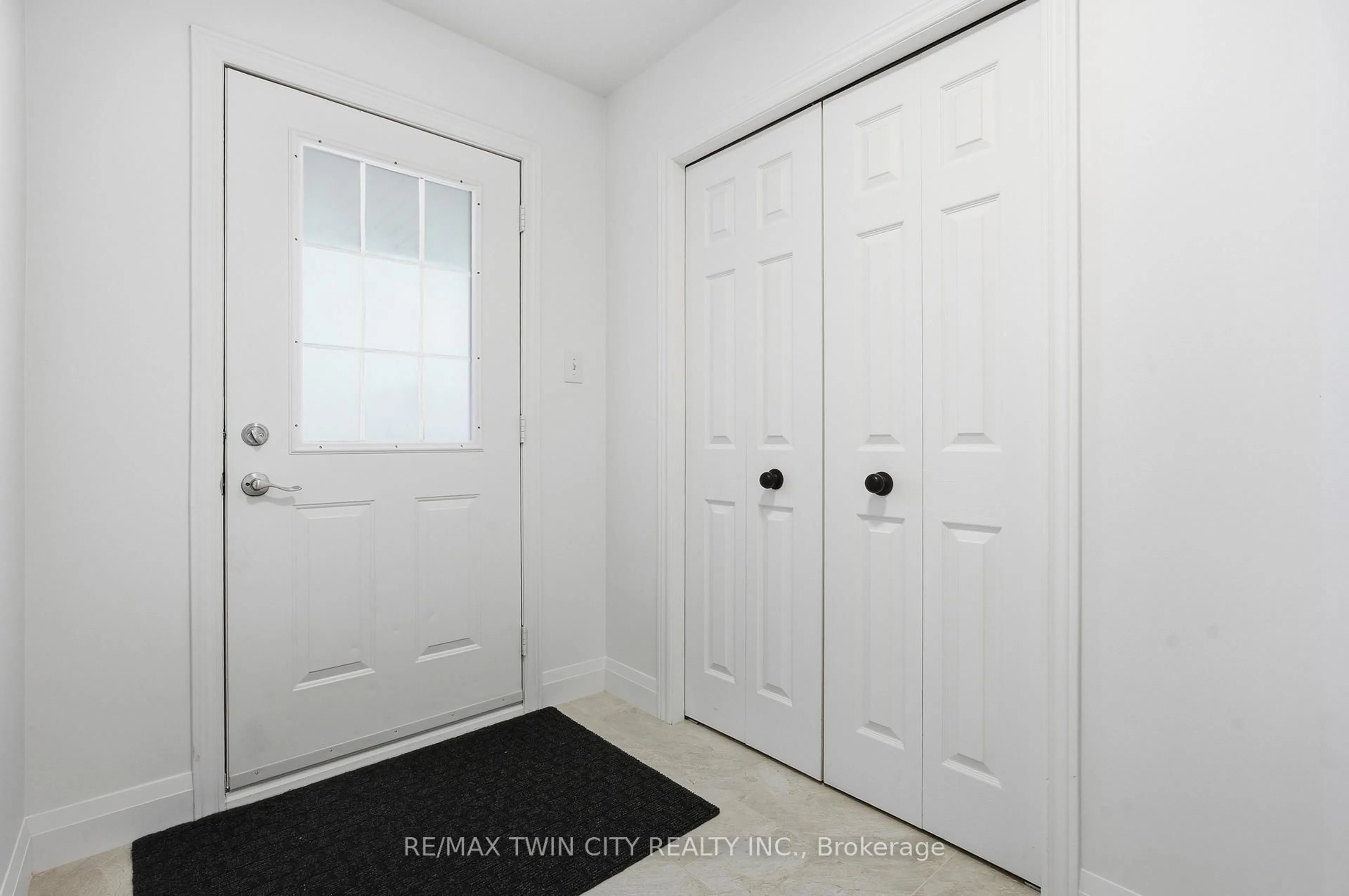 Indoor entryway for 50 Dahlia St, Kitchener Ontario N2E 4B1