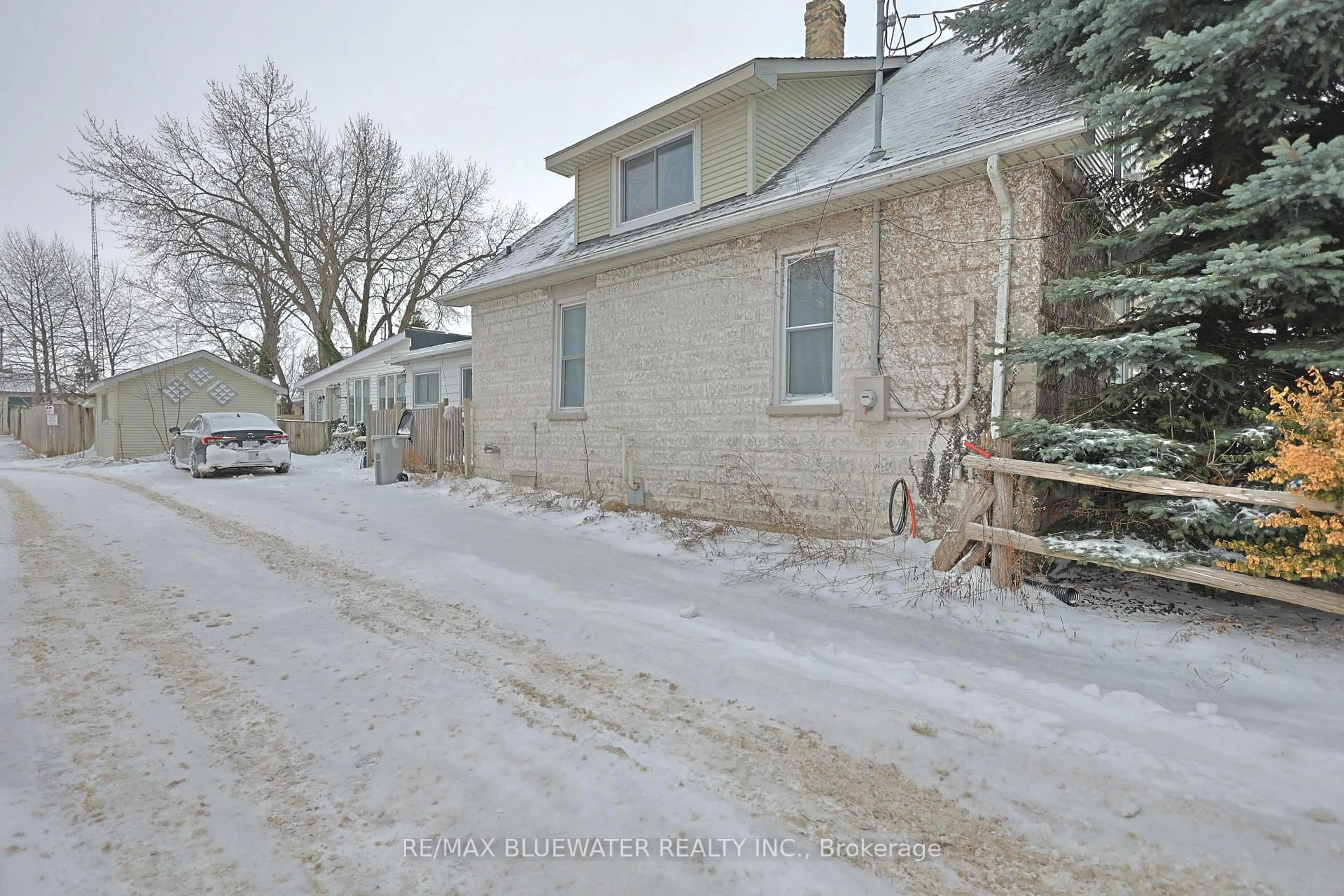 A pic from outside/outdoor area/front of a property/back of a property/a pic from drone, street for 16 Ontario St, Lambton Shores Ontario N0M 1T0