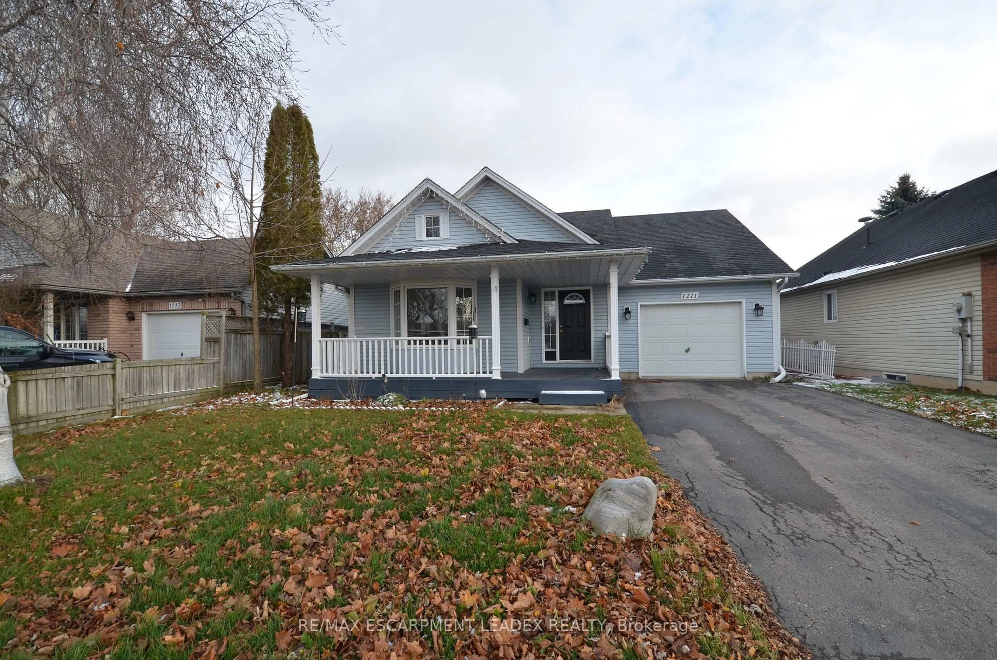 Home with vinyl exterior material, street for 1211 Tamarac St, Haldimand Ontario N1A 3G6