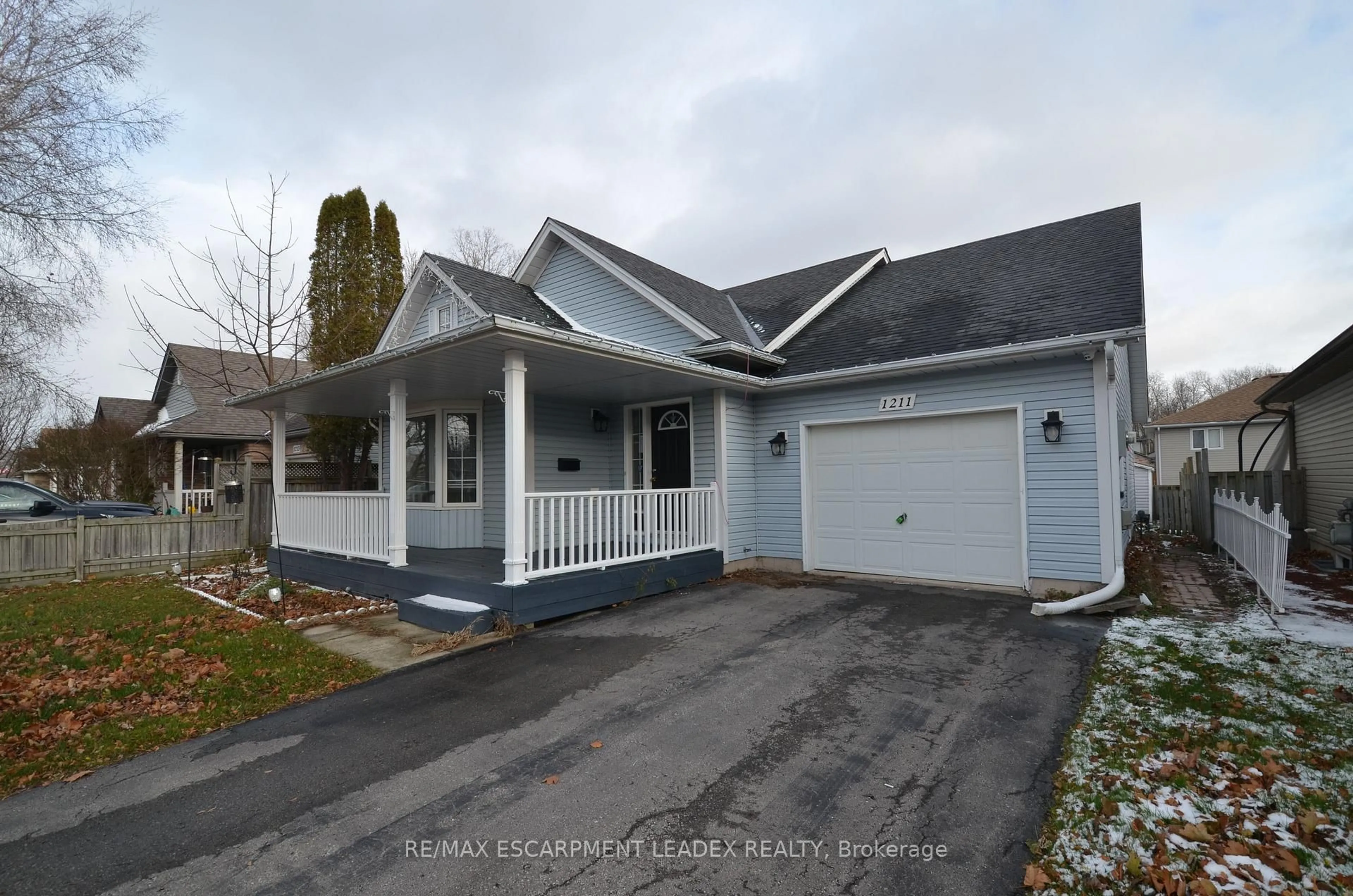 Home with vinyl exterior material, street for 1211 Tamarac St, Haldimand Ontario N1A 3G6