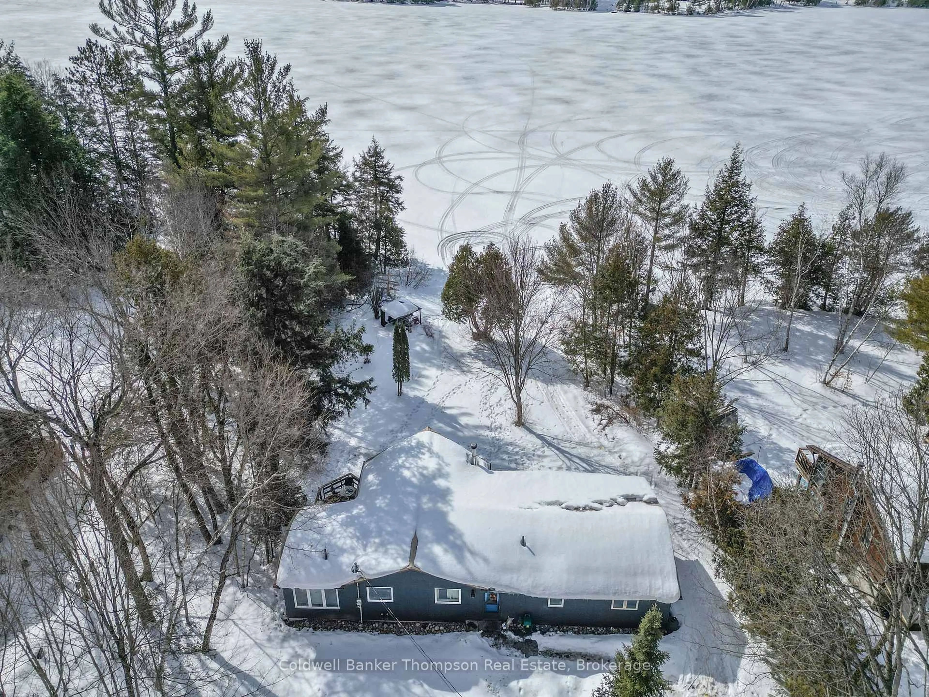 A pic from outside/outdoor area/front of a property/back of a property/a pic from drone, unknown for 810 East Waseosa Lake Rd, Huntsville Ontario P1H 2J4