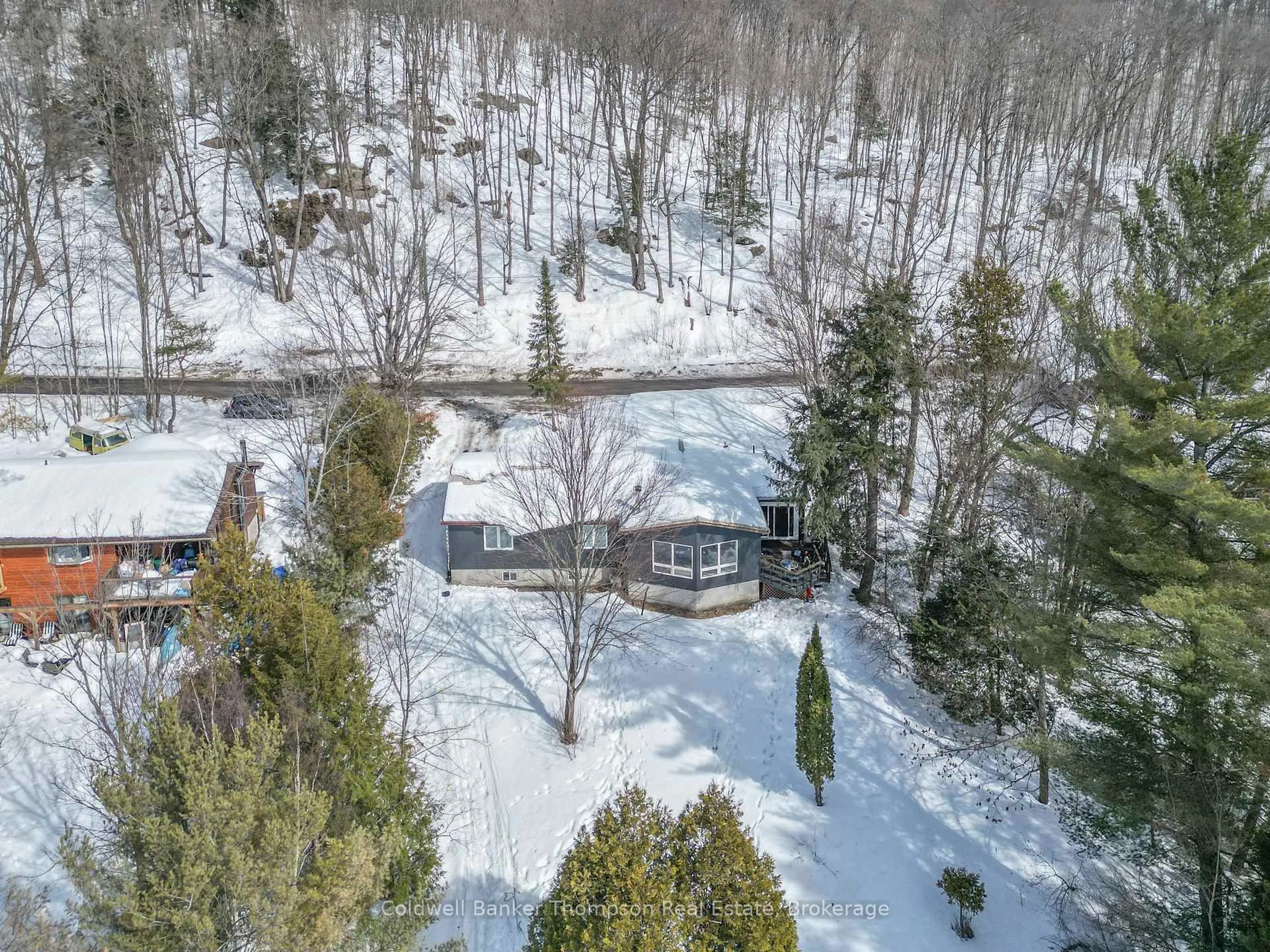 A pic from outside/outdoor area/front of a property/back of a property/a pic from drone, unknown for 810 East Waseosa Lake Rd, Huntsville Ontario P1H 2J4