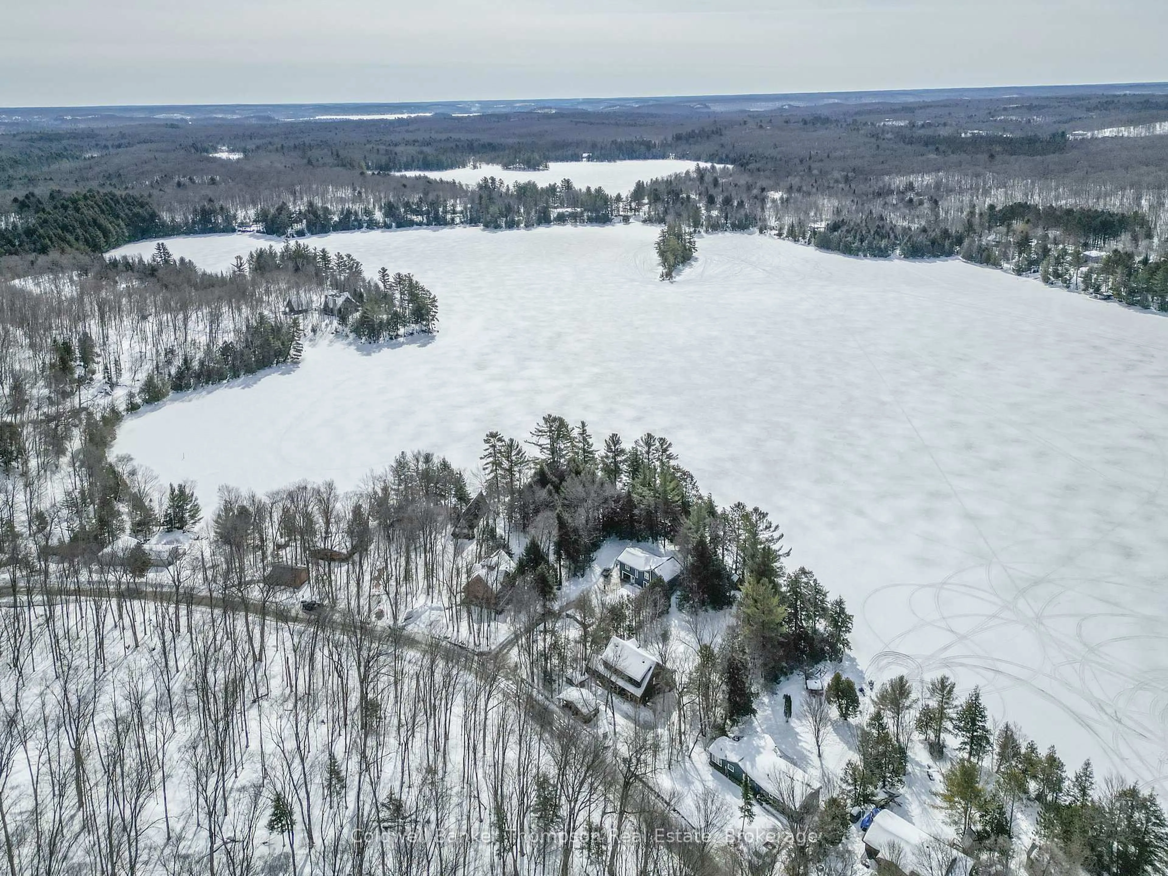 A pic from outside/outdoor area/front of a property/back of a property/a pic from drone, water/lake/river/ocean view for 810 East Waseosa Lake Rd, Huntsville Ontario P1H 2J4