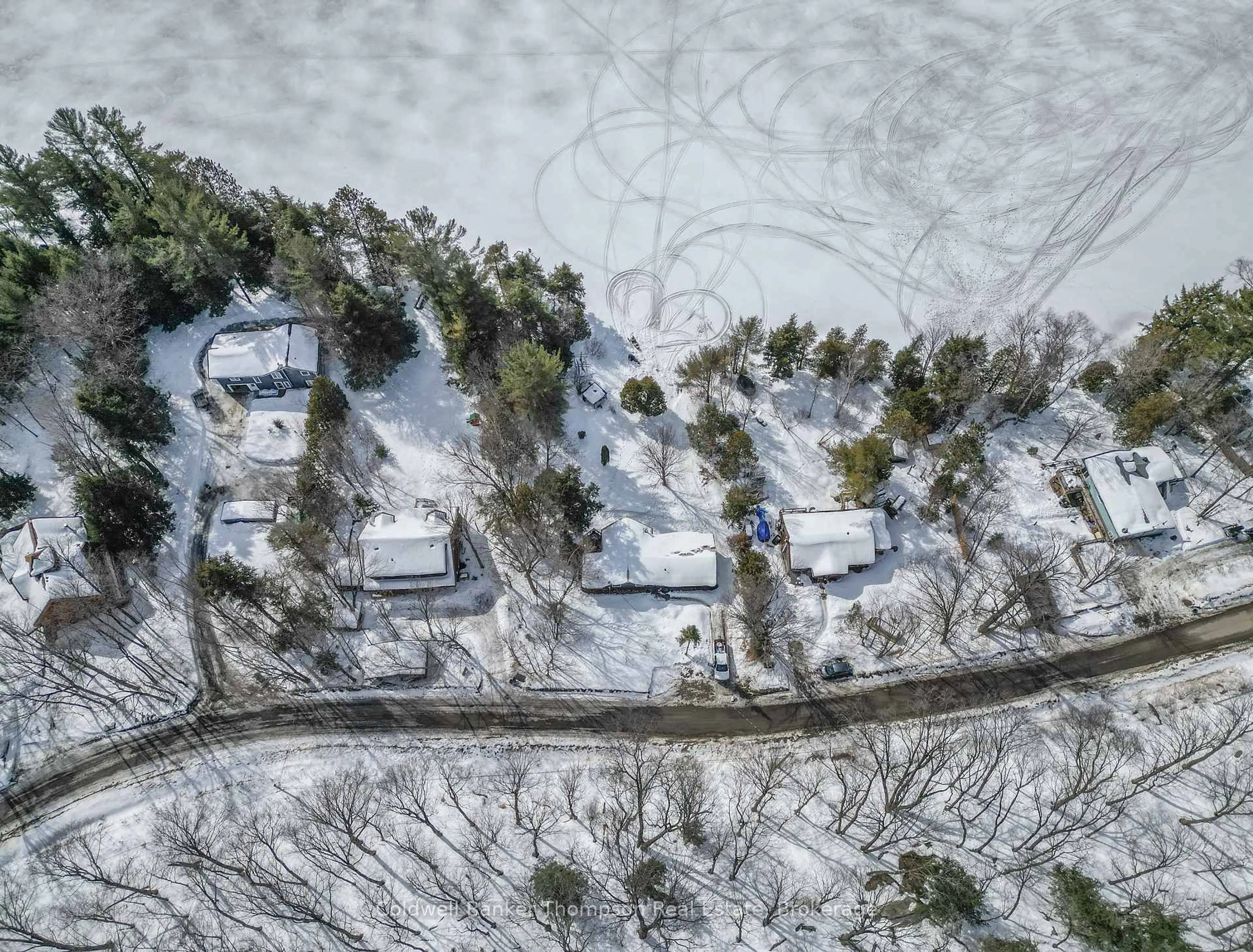 A pic from outside/outdoor area/front of a property/back of a property/a pic from drone, street for 810 East Waseosa Lake Rd, Huntsville Ontario P1H 2J4