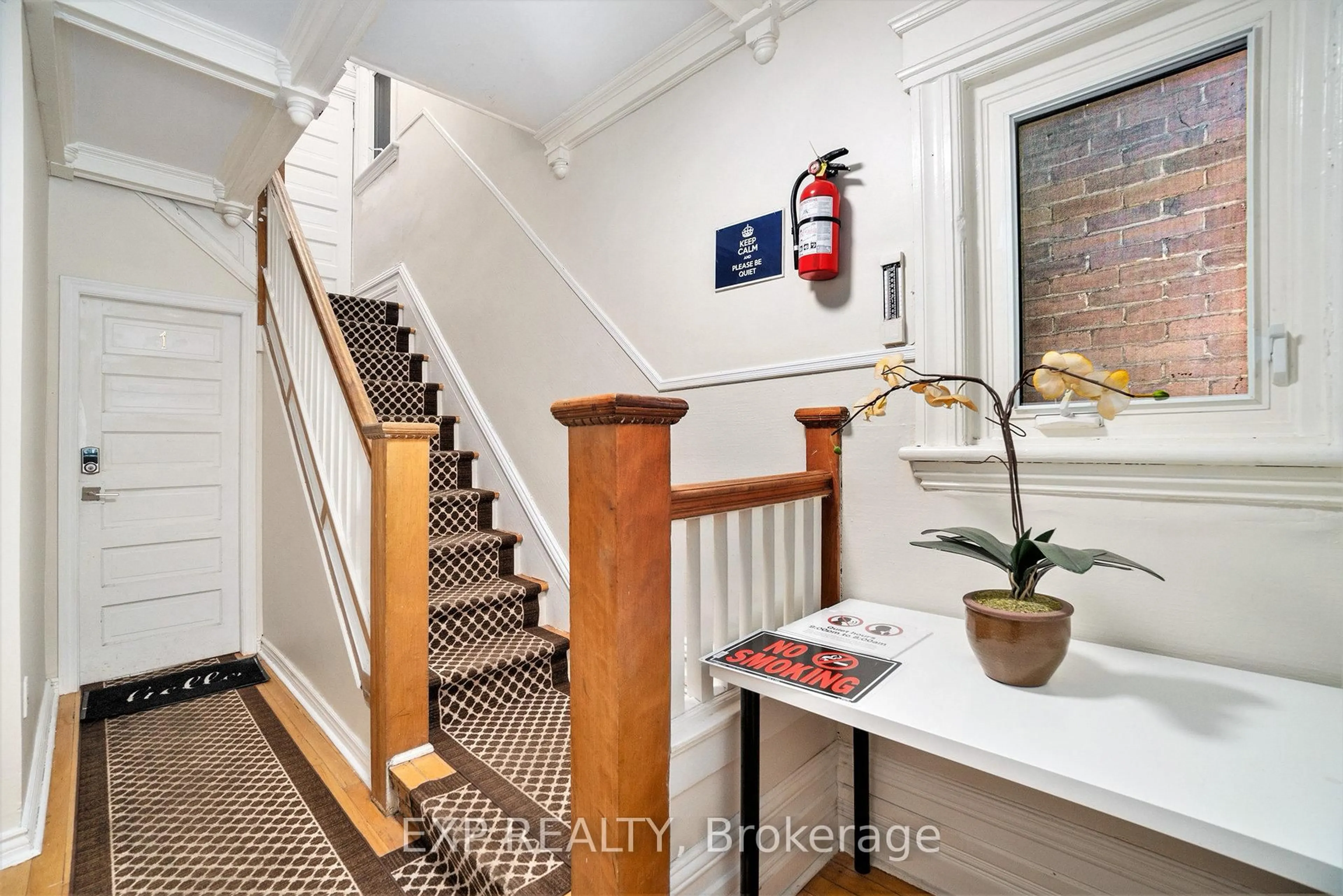 Indoor entryway for 350 Fifth Ave, Ottawa Ontario K1S 2N8