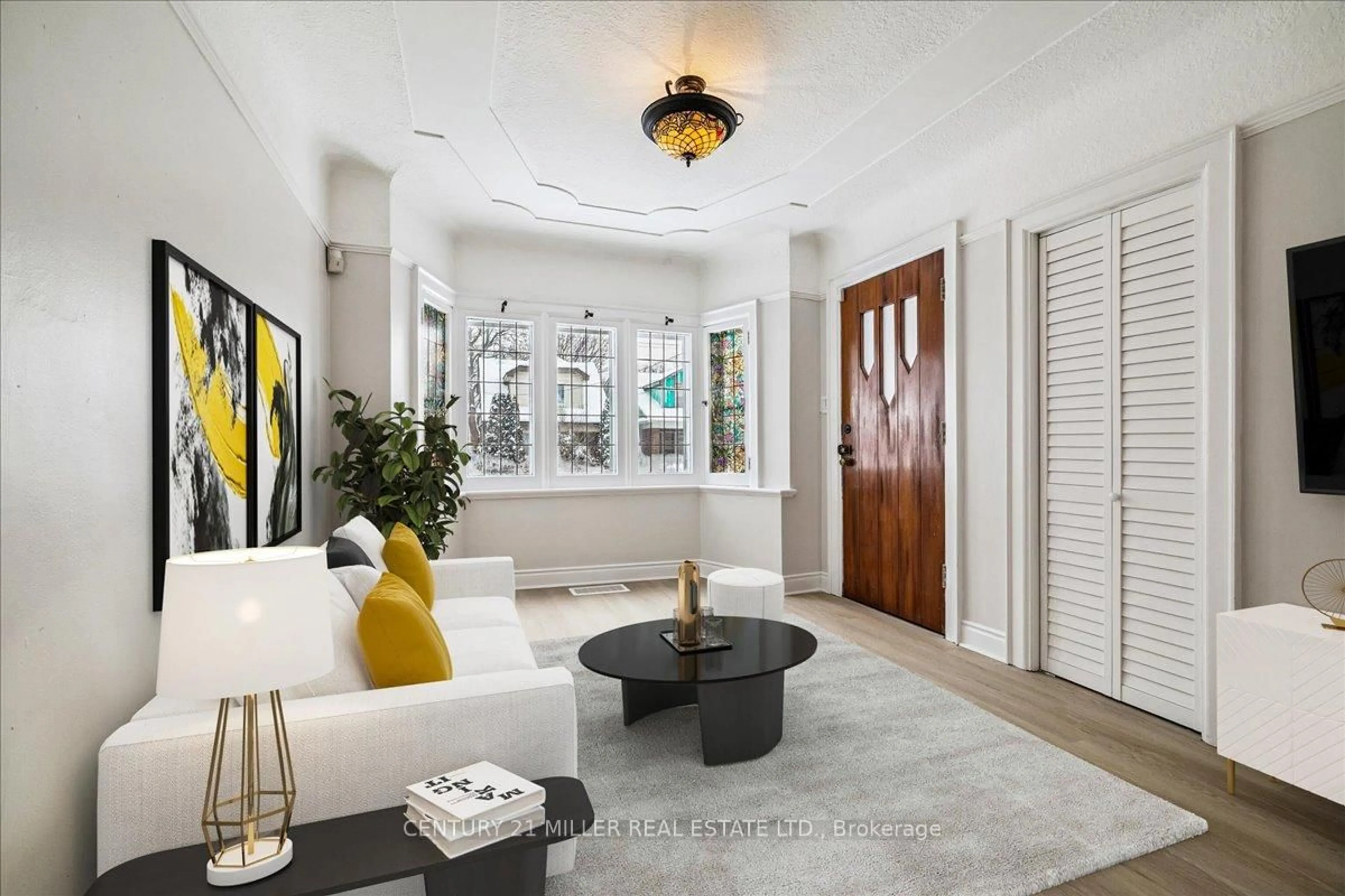 Indoor entryway for 59 Longwood Rd, Hamilton Ontario L8S 3V2