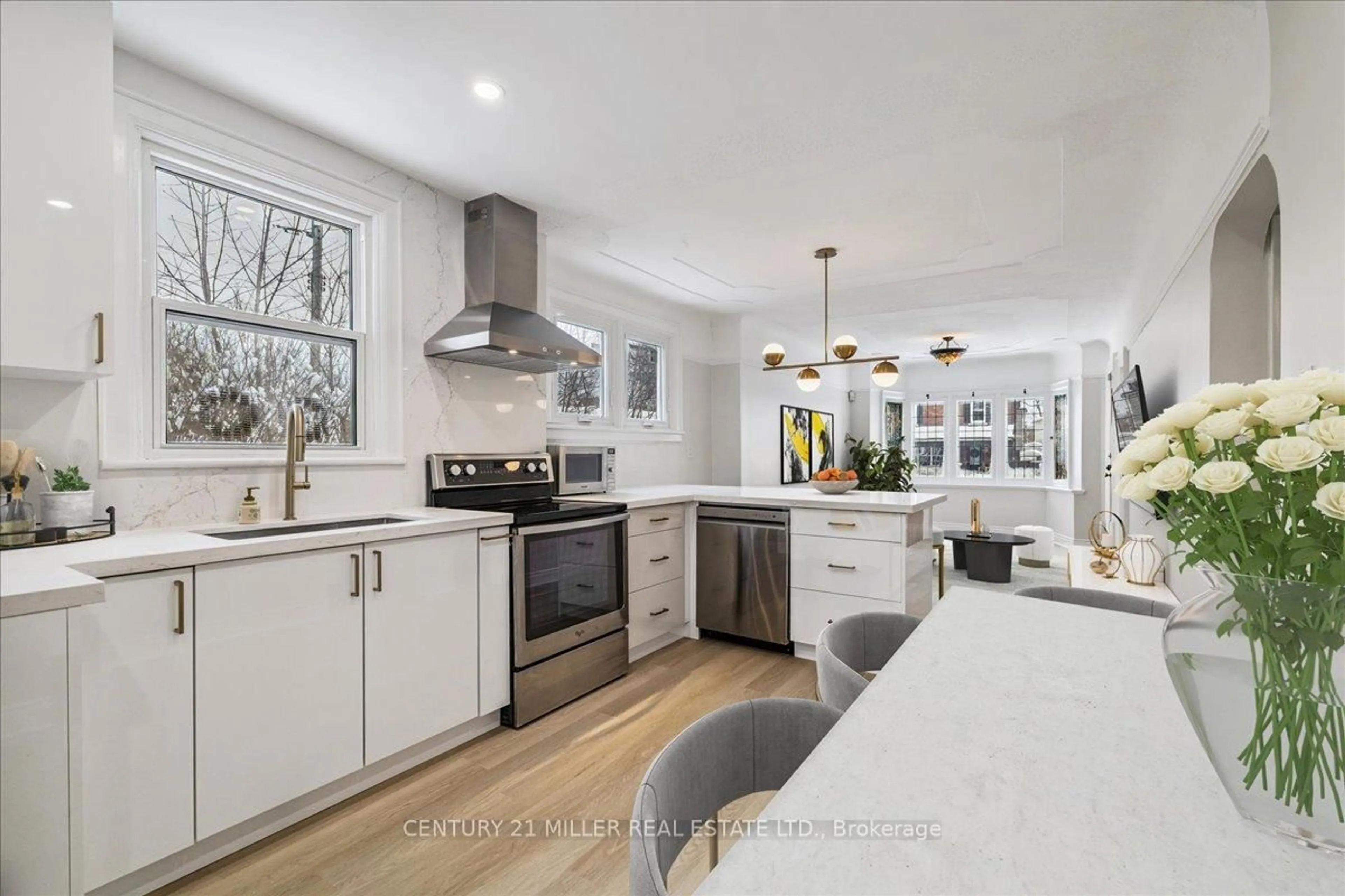 Open concept kitchen, ceramic/tile floor for 59 Longwood Rd, Hamilton Ontario L8S 3V2